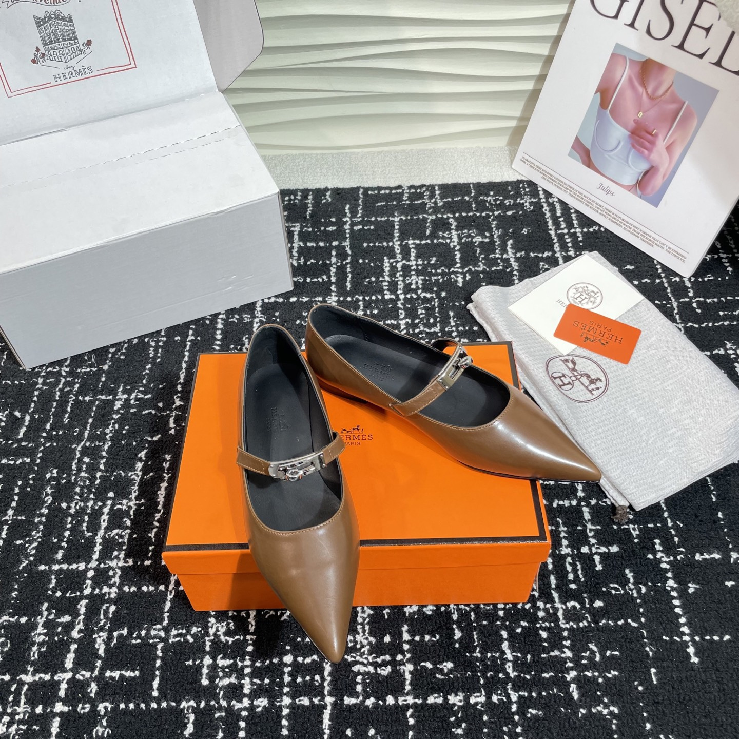 高仿Hermes*Kelly系列H251002Z03小牛皮休閒單鞋木色免檢版