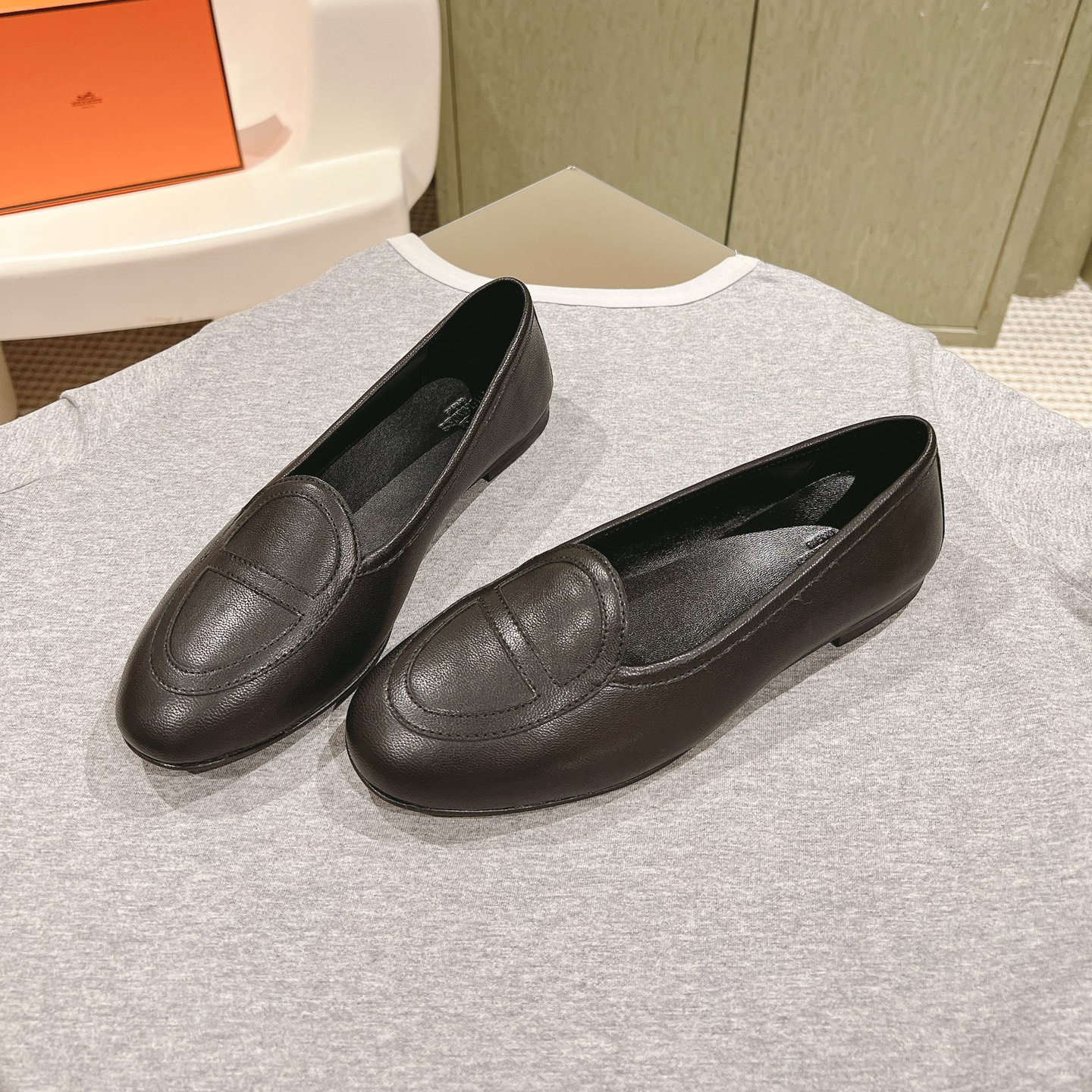 高仿Hermes*H242060Z02山羊皮套腳單鞋黑色免檢版