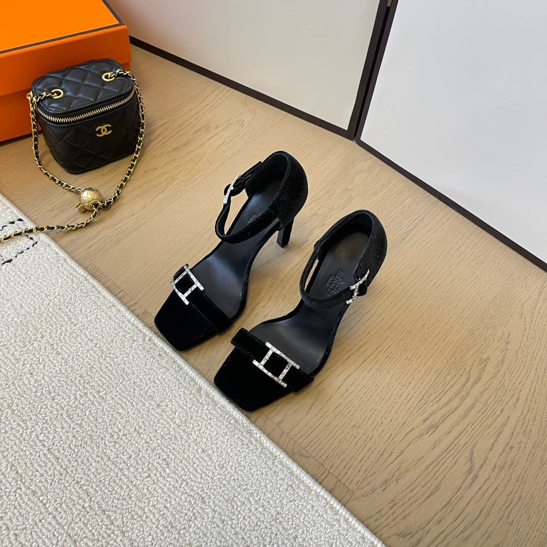 高仿Hermes*Judy系列H242025Z023露趾涼鞋天鵝絨10.5CM黑色免檢版