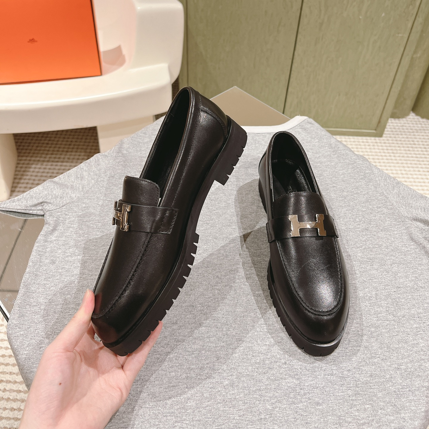 高仿Hermes*H232137Z02小牛皮樂福鞋黑色免檢版