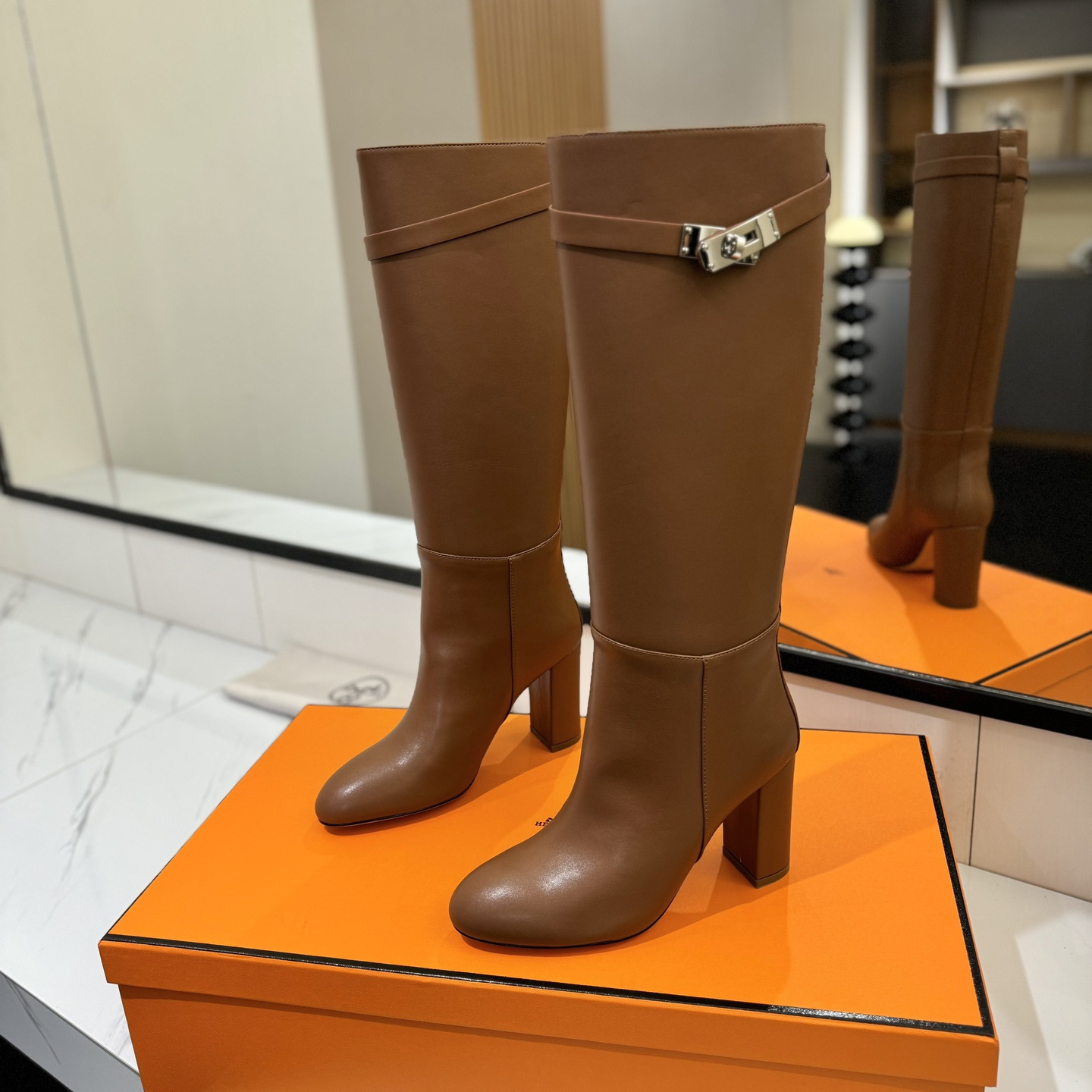 高仿Hermes*H202250ZA3小牛皮高筒靴棕色8.5CM免檢版
