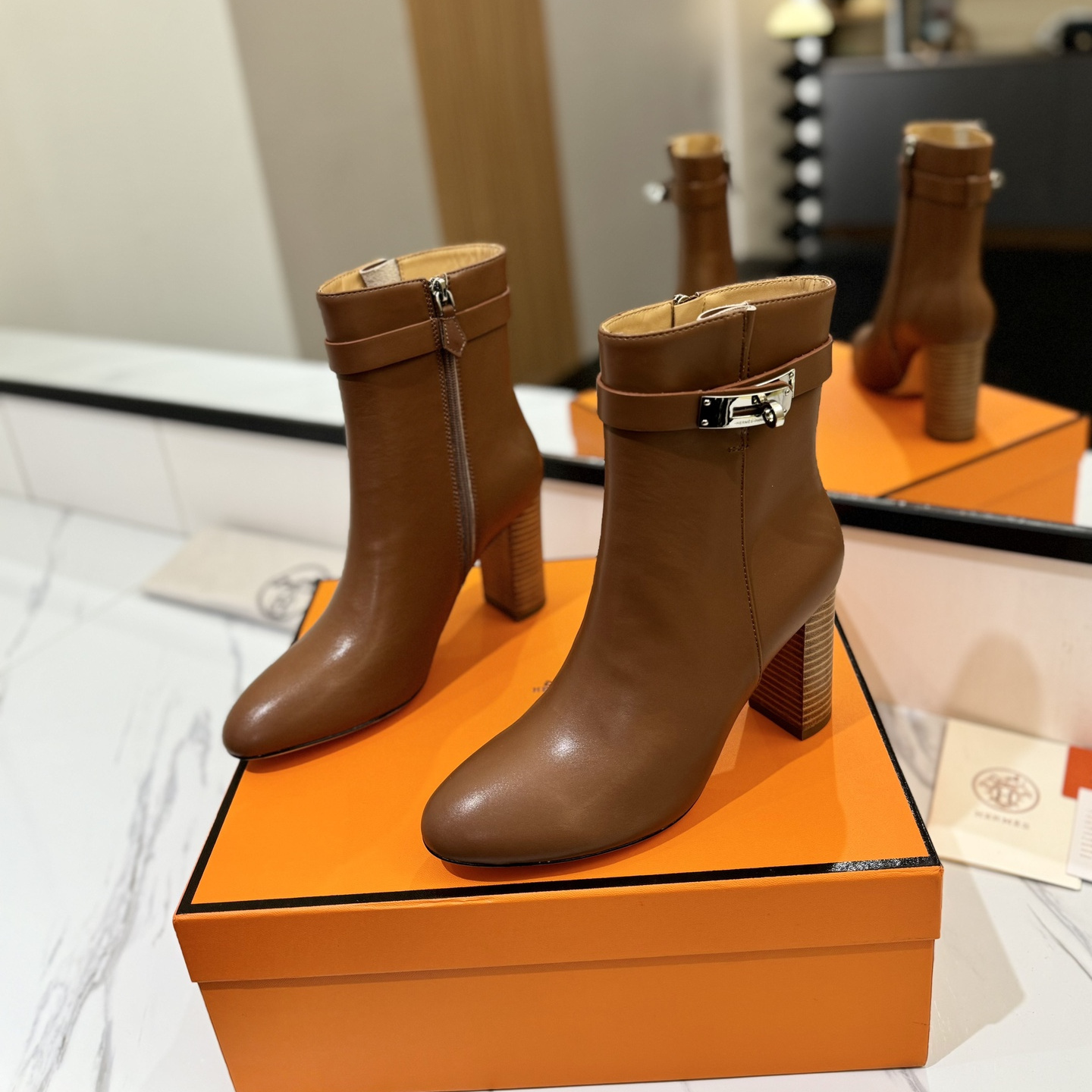 高仿Hermes*H202257ZA3小牛皮高踭短靴棕色8.5CM免檢版
