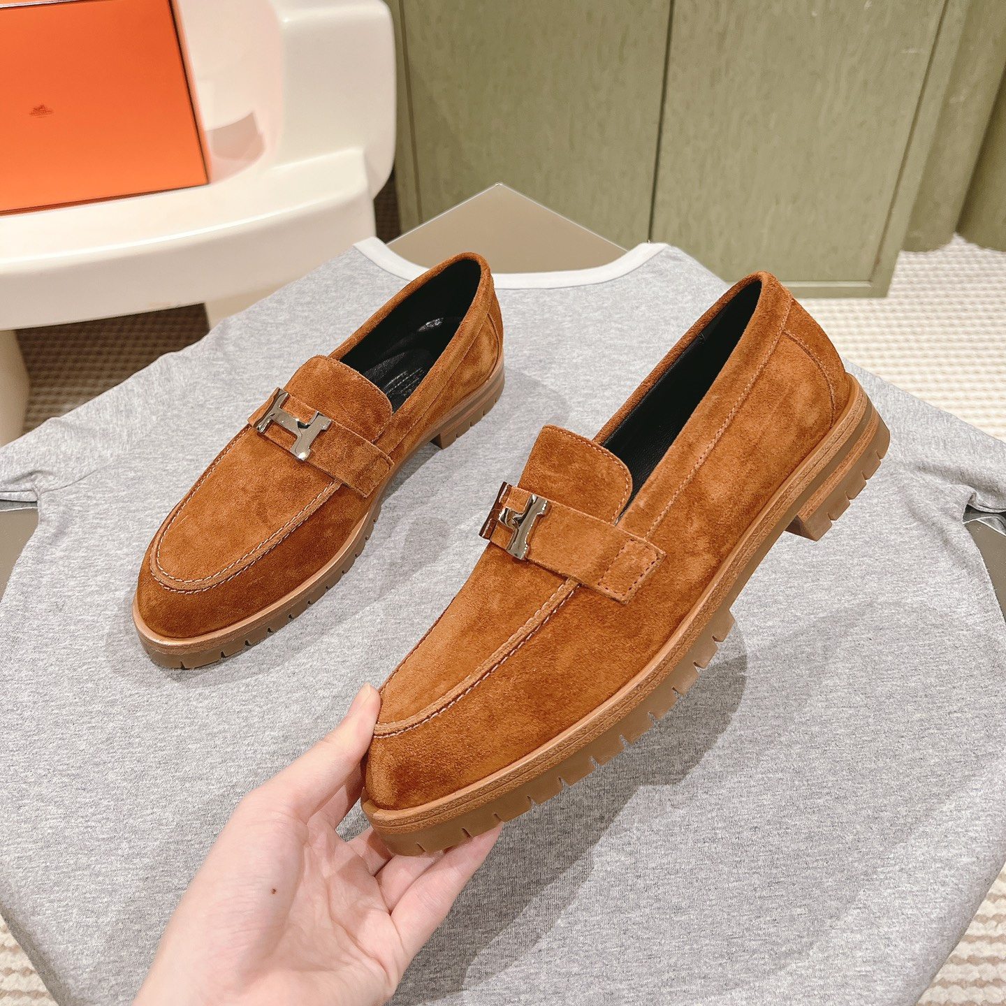高仿Hermes*H222054ZA3羊京料樂福鞋棕色免檢版