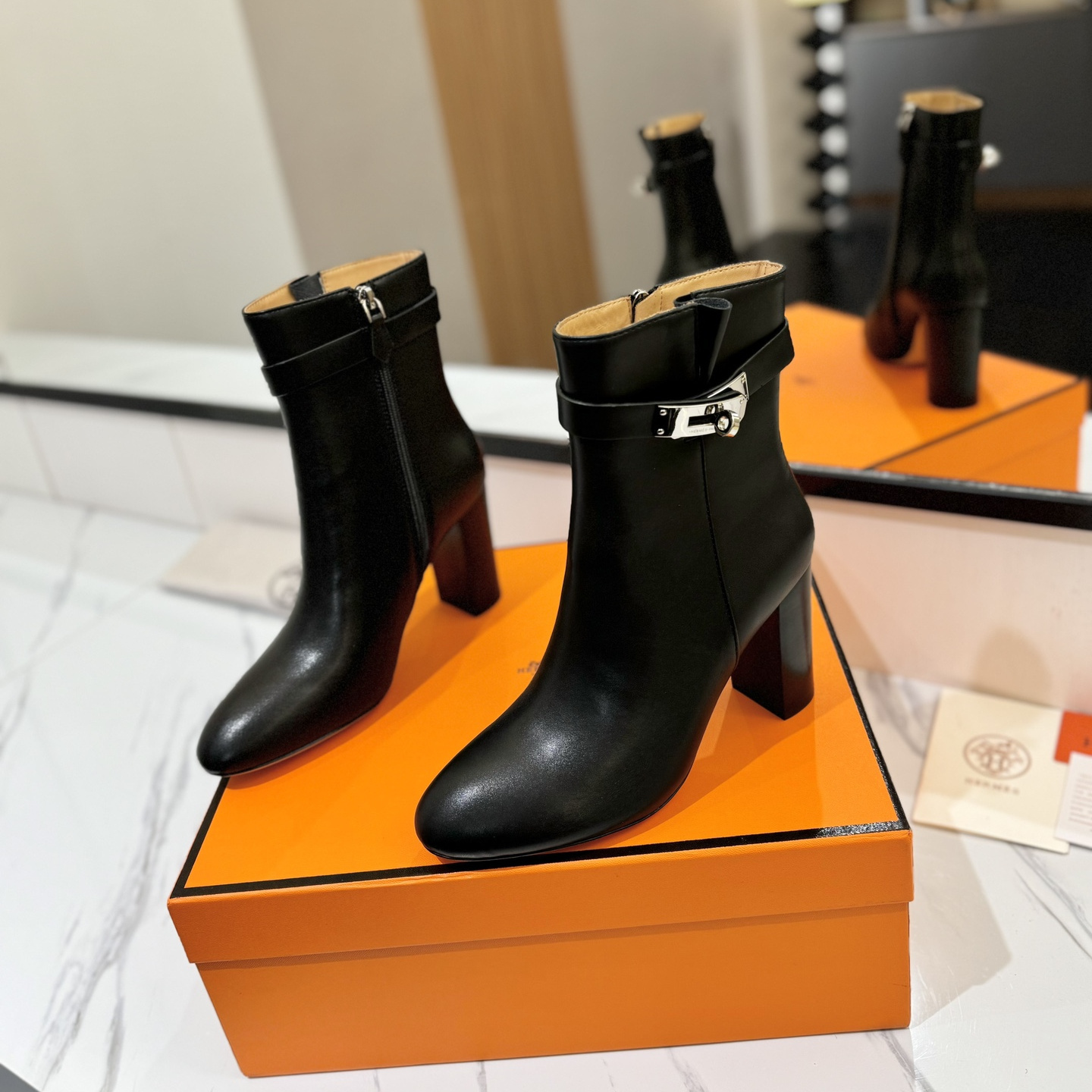 高仿Hermes*H182102Z02小牛皮高踭短靴黑色8.5CM免檢版