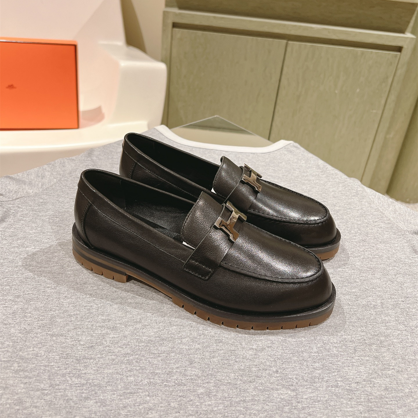 高仿Hermes*H222252Z02小牛皮樂福鞋青木色免檢版