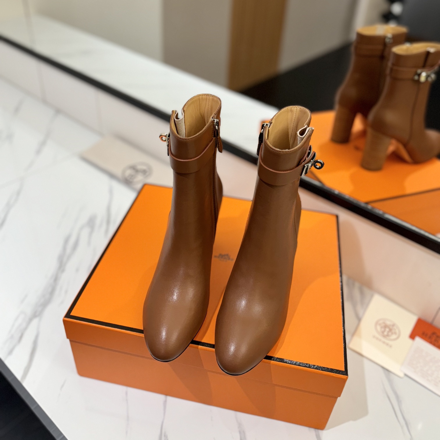 高仿Hermes*H202257ZA3小牛皮高踭短靴棕色8.5CM免檢版