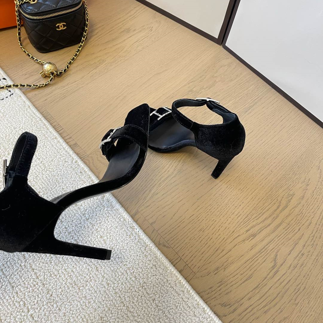 高仿Hermes*Judy系列H242025Z023露趾涼鞋天鵝絨10.5CM黑色免檢版