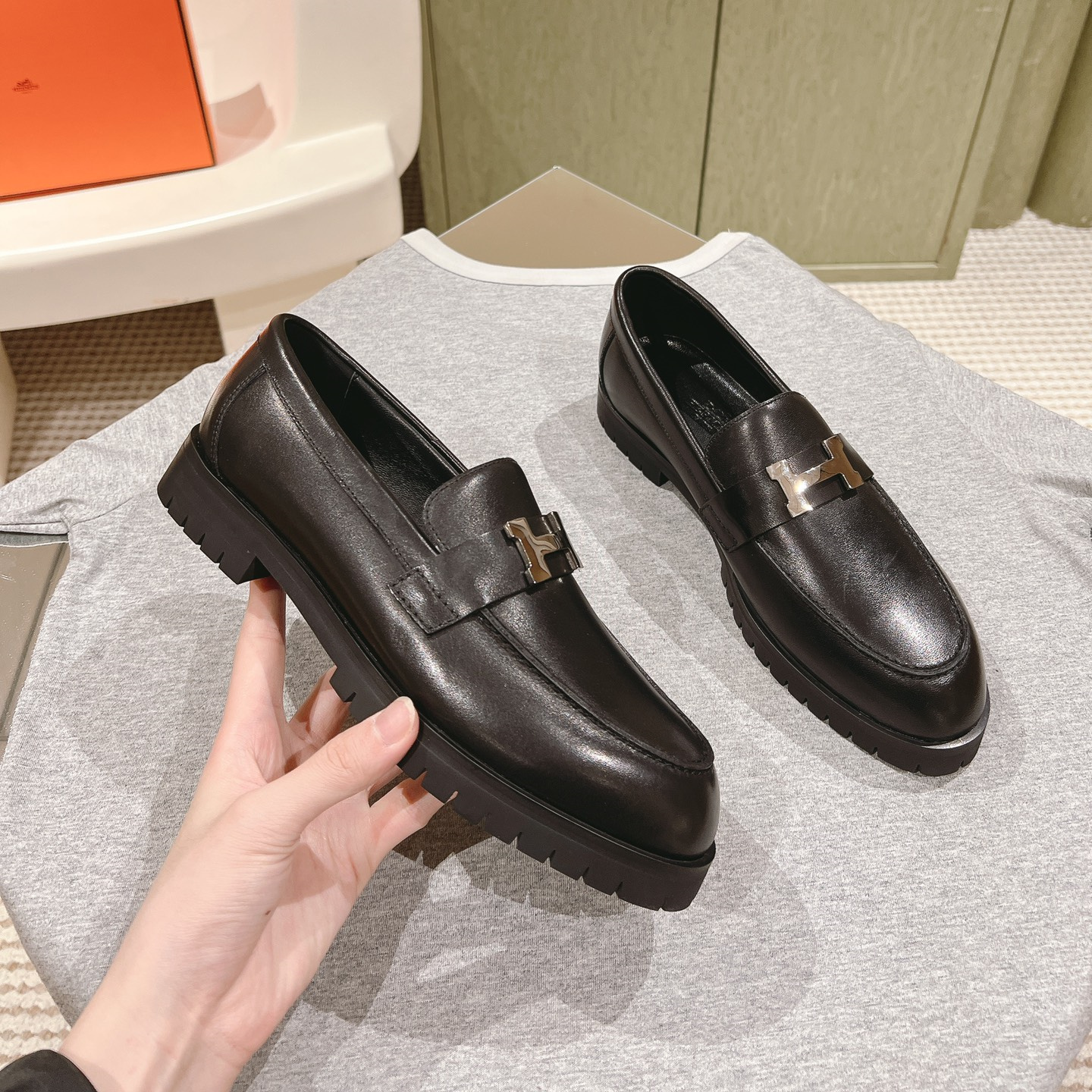 高仿Hermes*H232137Z02小牛皮樂福鞋黑色免檢版