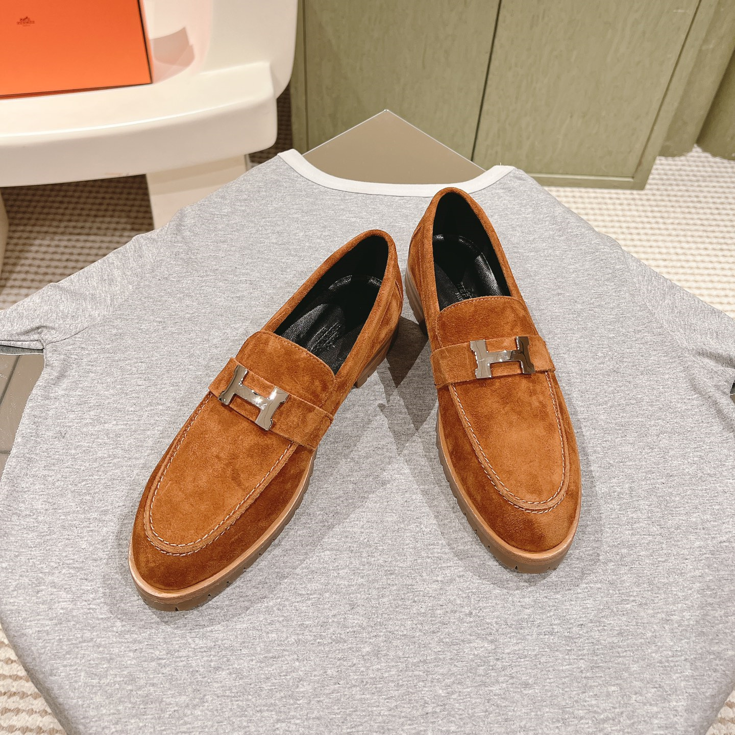 高仿Hermes*H222054ZA3羊京料樂福鞋棕色免檢版