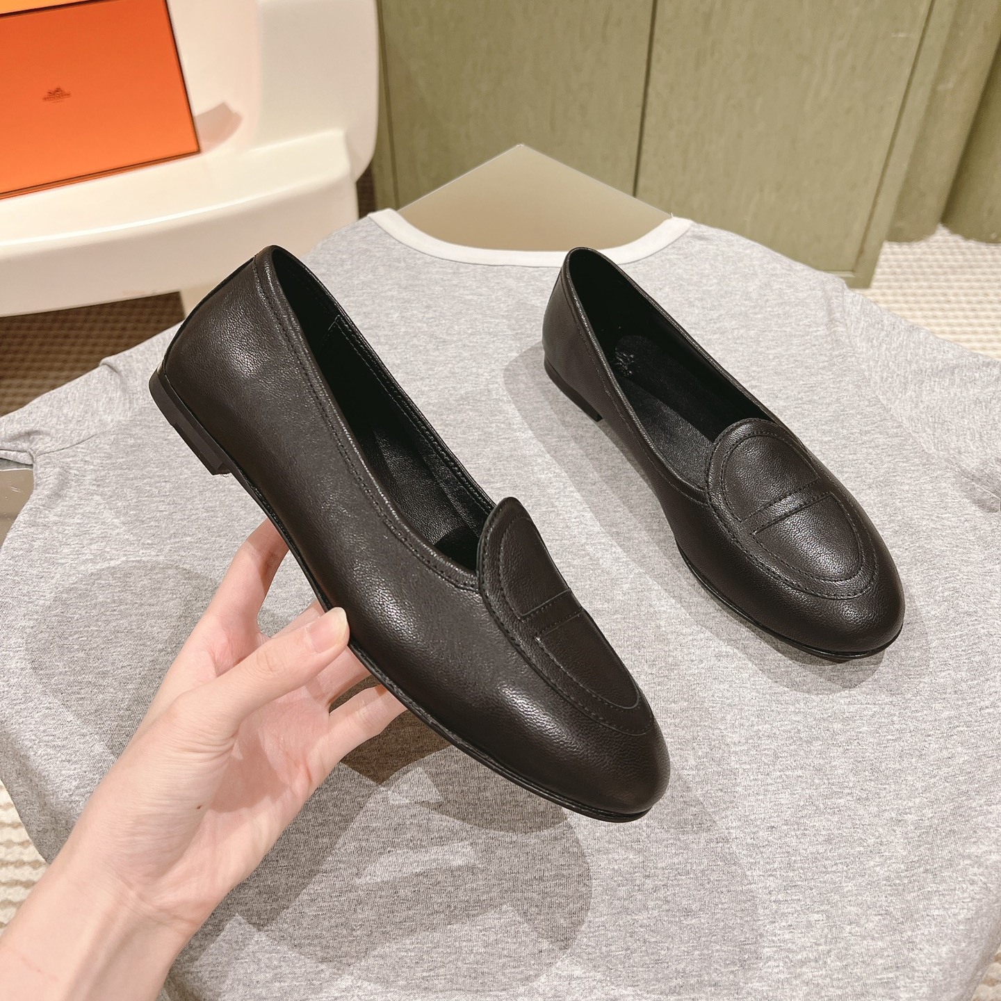 高仿Hermes*H242060Z02山羊皮套腳單鞋黑色免檢版