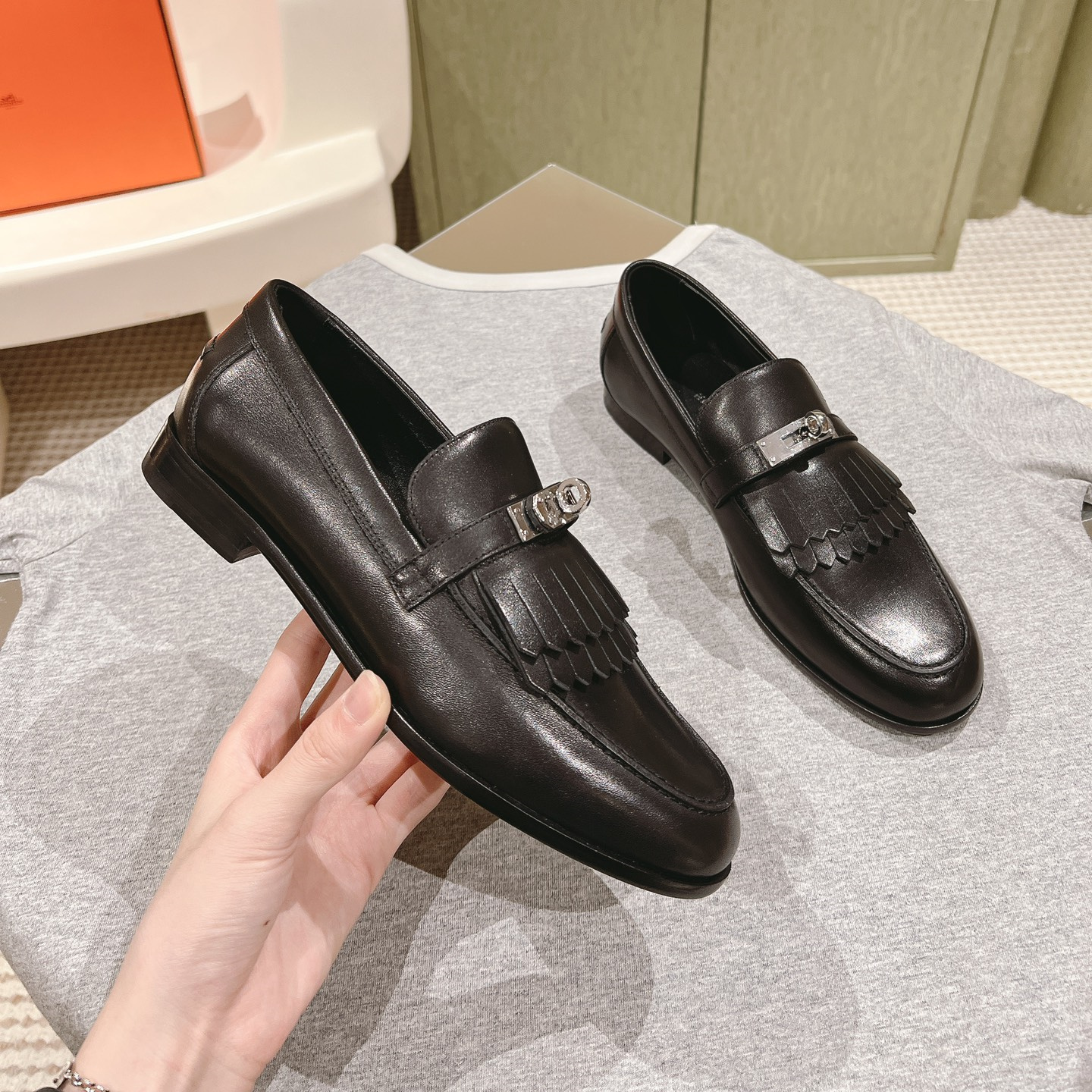 高仿Hermes*H241008Z02小牛皮樂福鞋黑色免檢版