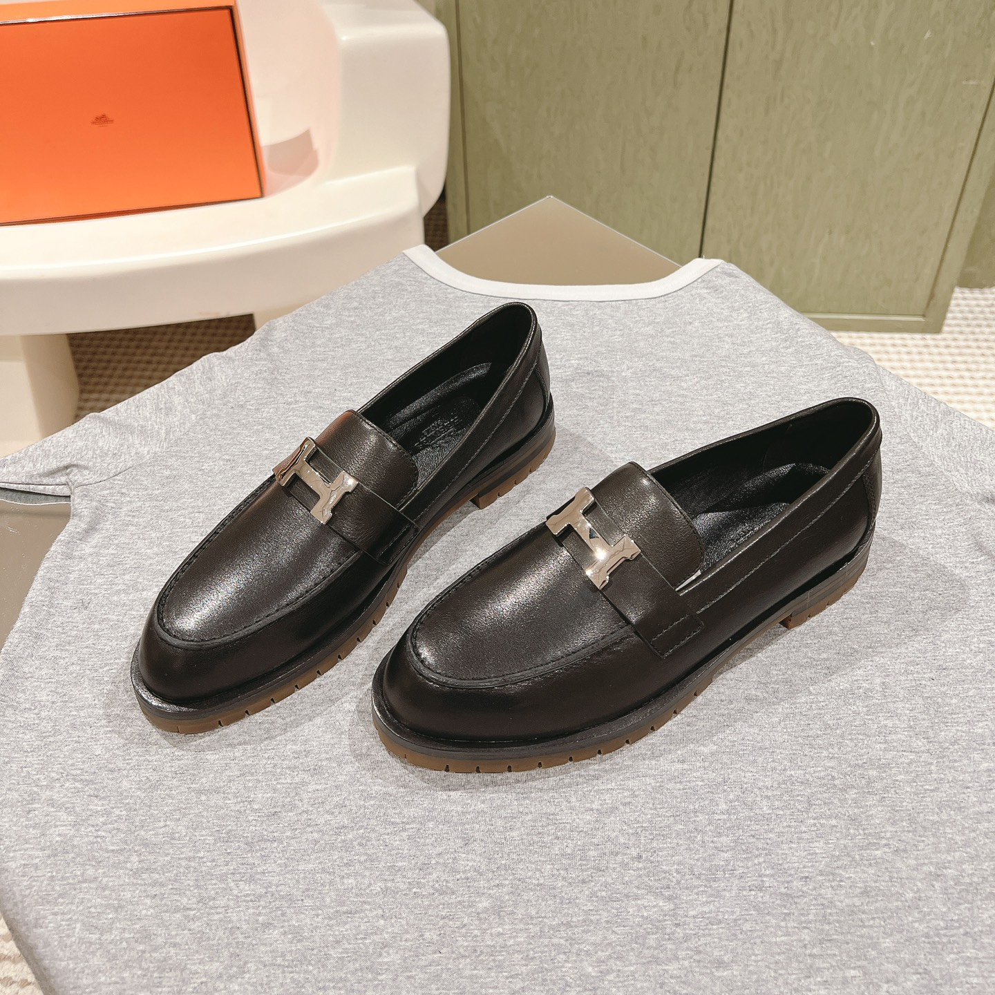 高仿Hermes*H222252Z02小牛皮樂福鞋青木色免檢版