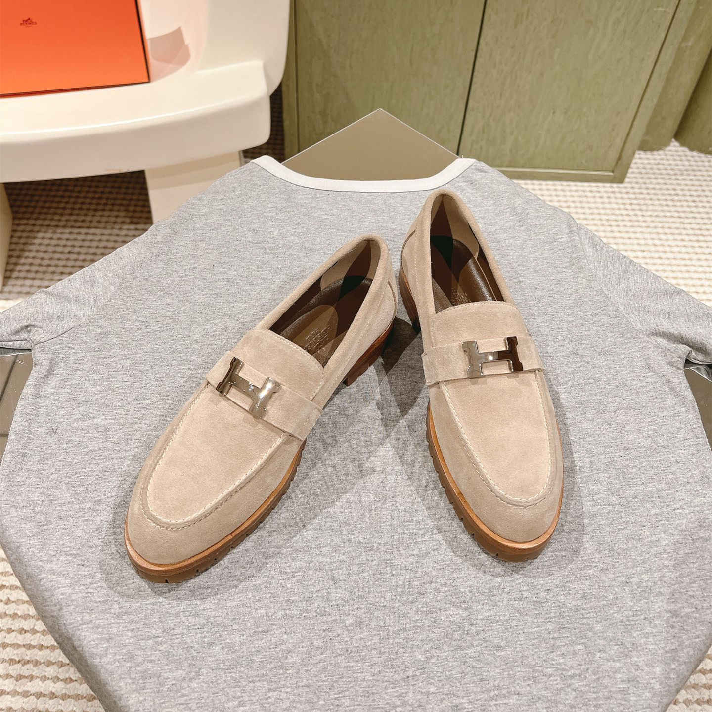 高仿Hermes*H222054ZD1羊京料樂福鞋沙色免檢版