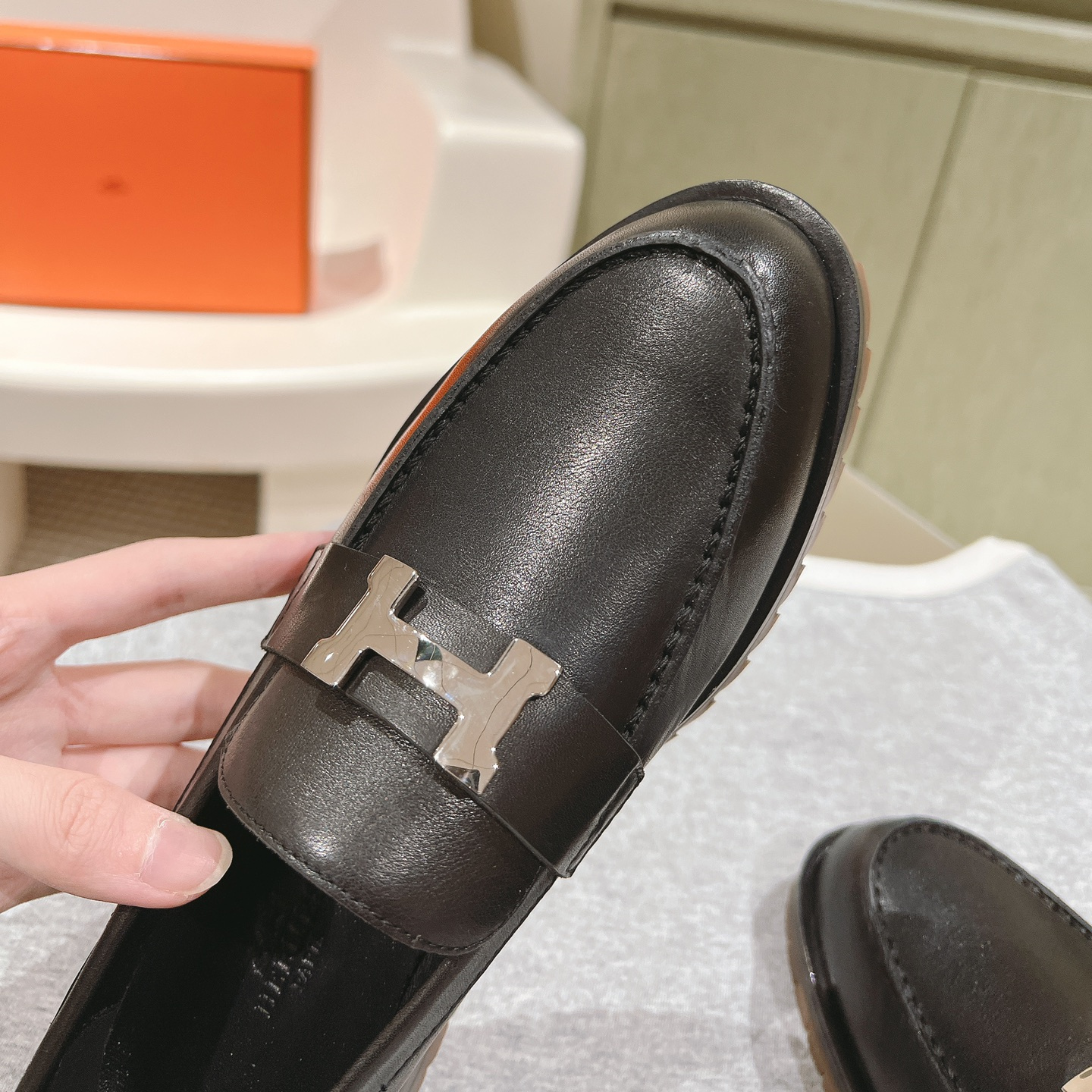 高仿Hermes*H222252Z02小牛皮樂福鞋青木色免檢版