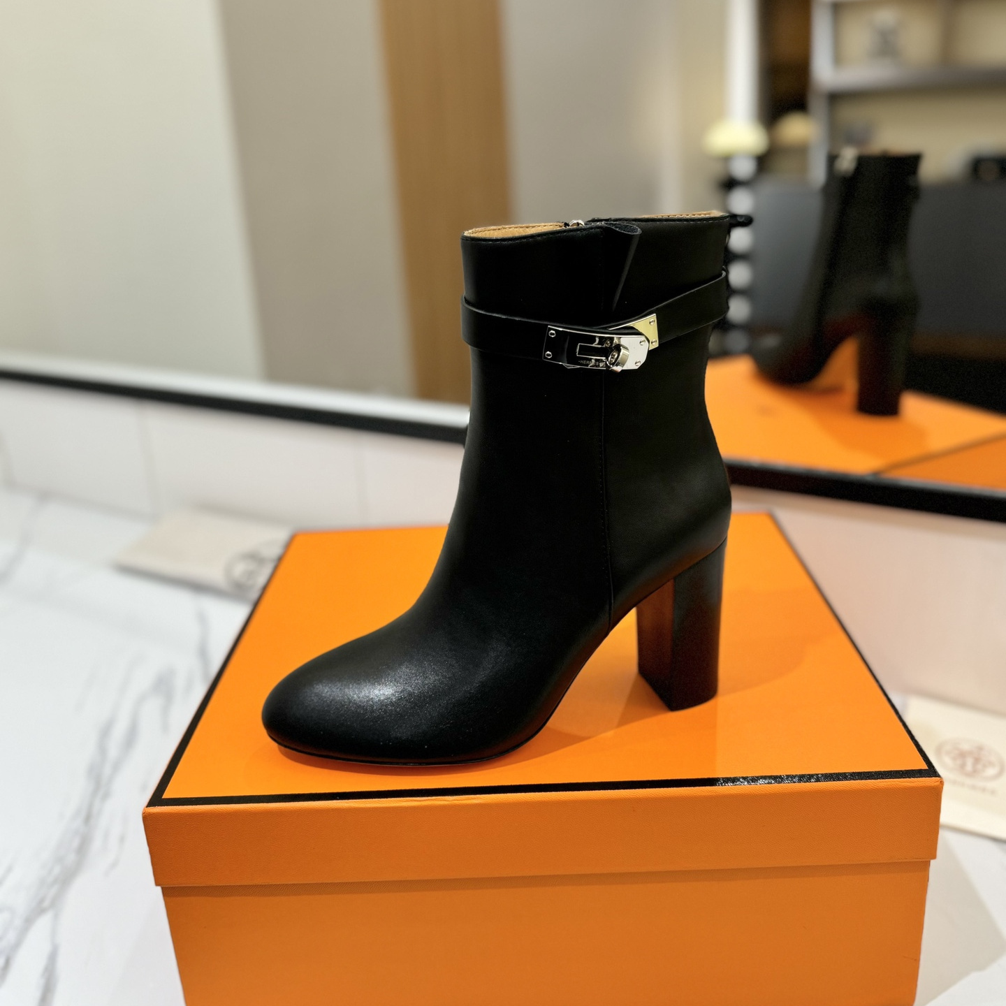 高仿Hermes*H182102Z02小牛皮高踭短靴黑色8.5CM免檢版