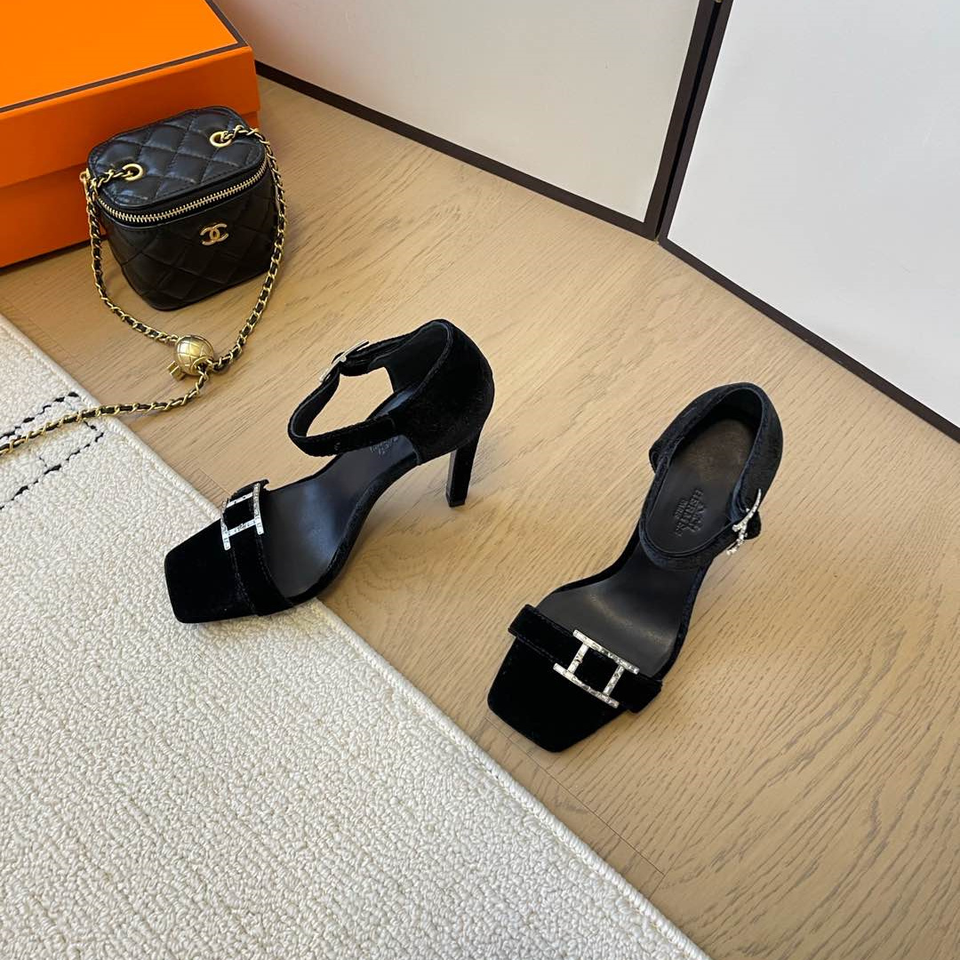 高仿Hermes*Judy系列H242025Z023露趾涼鞋天鵝絨10.5CM黑色免檢版