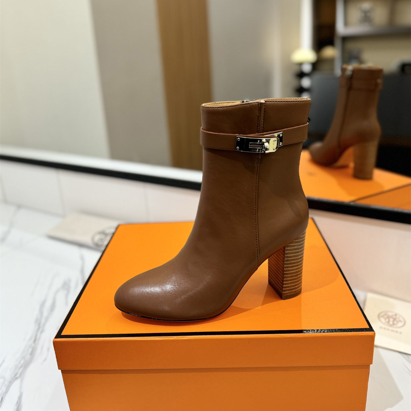 高仿Hermes*H202257ZA3小牛皮高踭短靴棕色8.5CM免檢版
