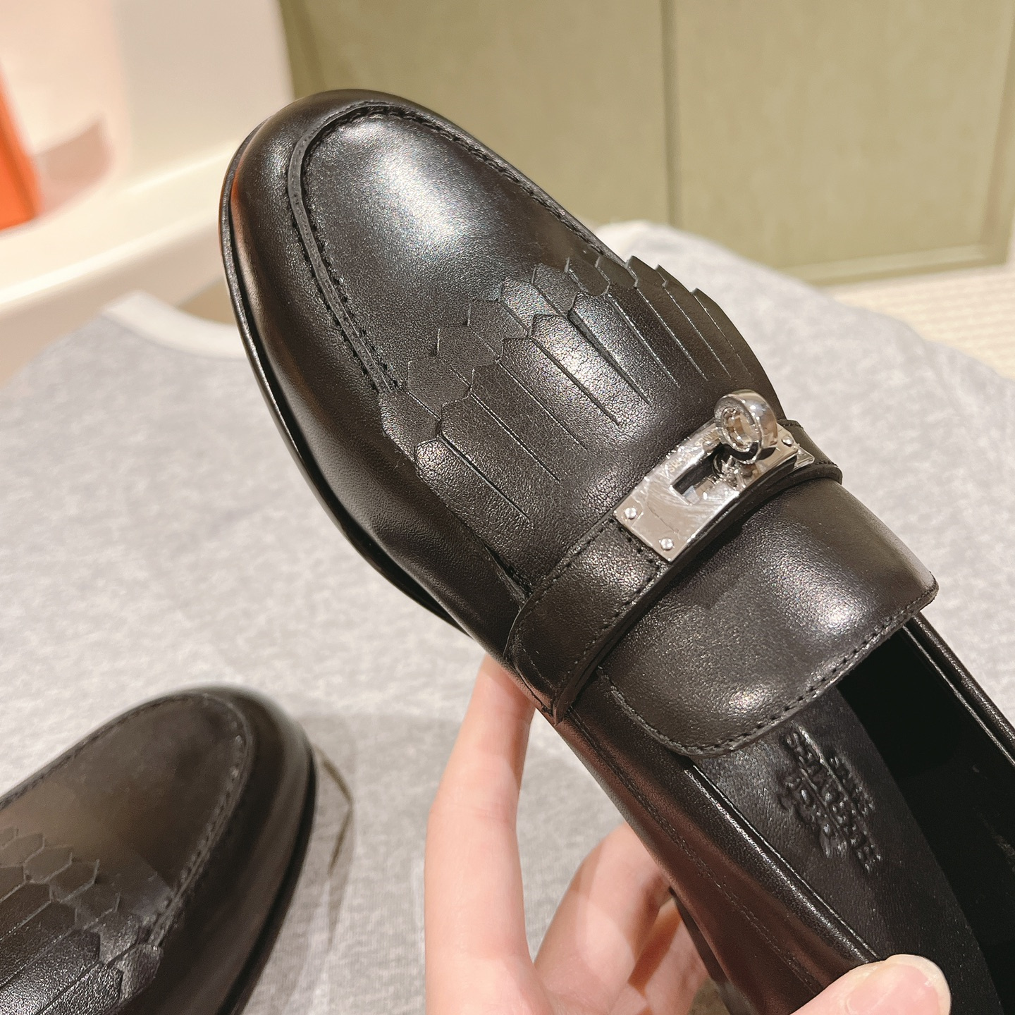 高仿Hermes*H241008Z02小牛皮樂福鞋黑色免檢版