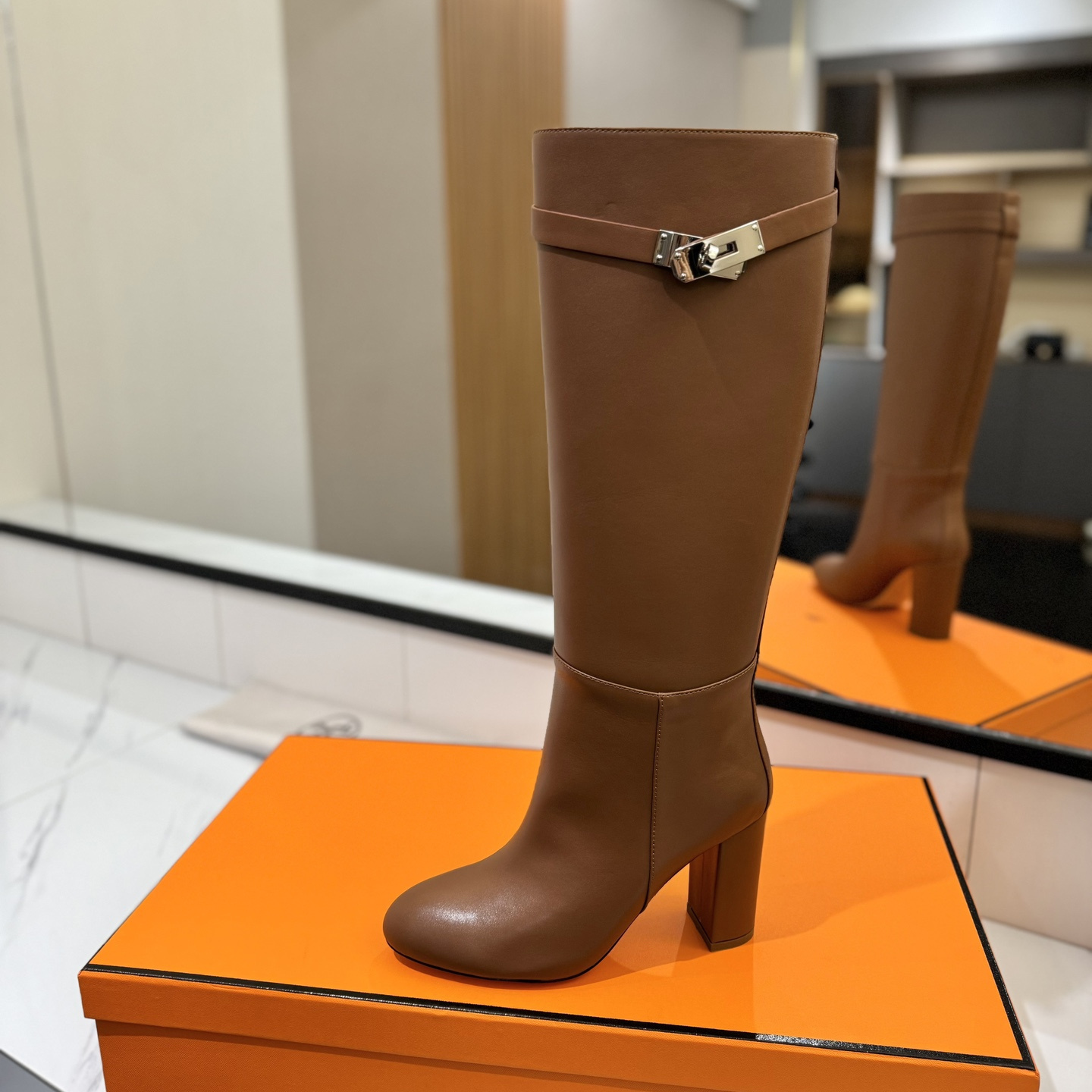 高仿Hermes*H202250ZA3小牛皮高筒靴棕色8.5CM免檢版