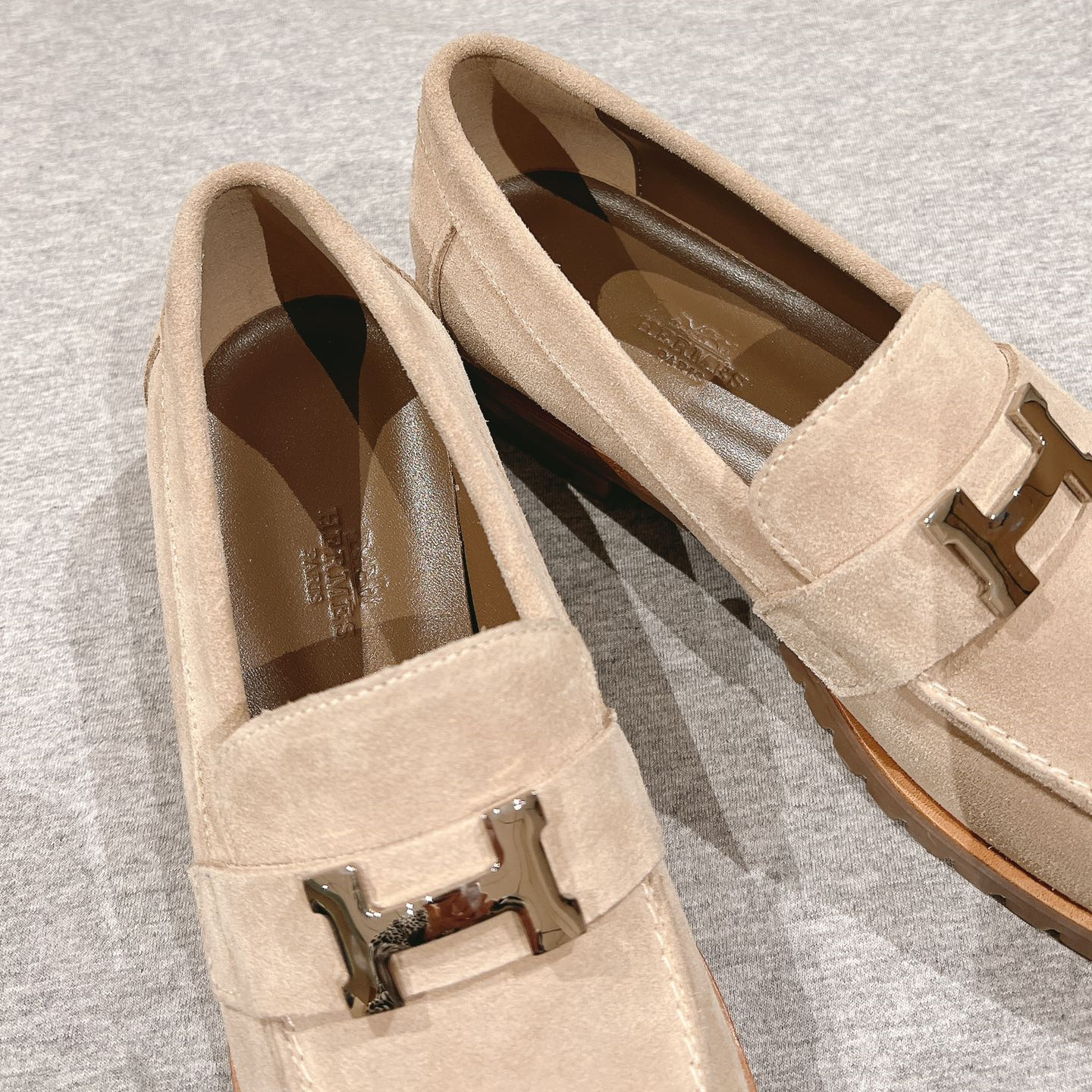 高仿Hermes*H222054ZD1羊京料樂福鞋沙色免檢版
