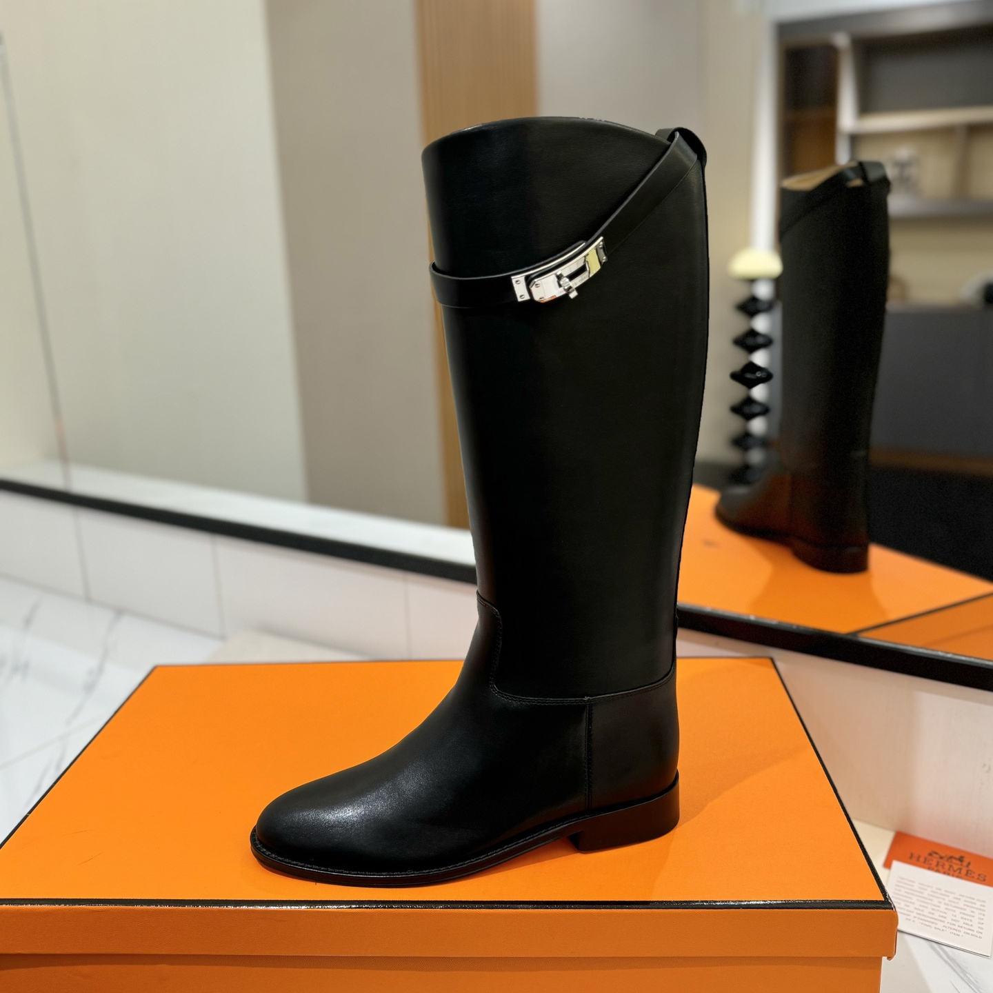 高仿Hermes*H042138Z01小牛皮高筒靴黑色免檢版