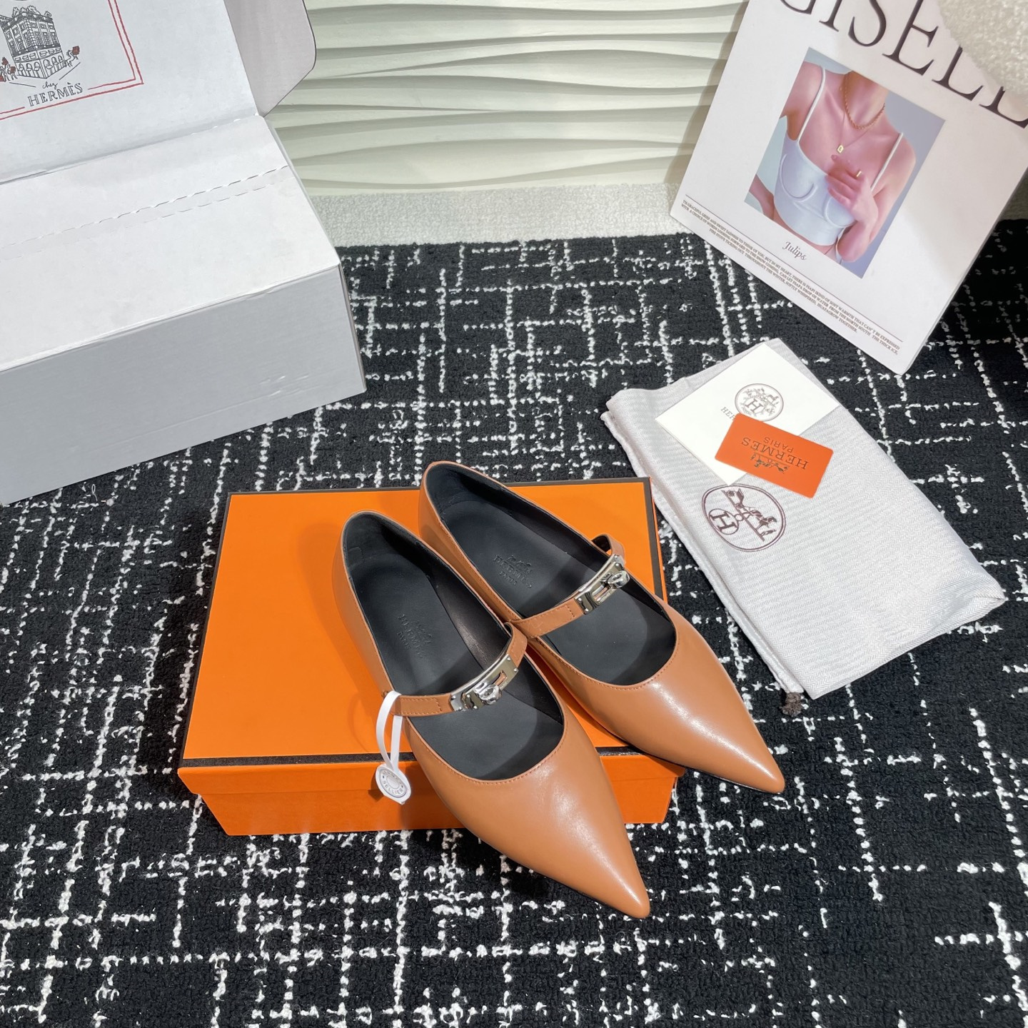 高仿Hermes*Kelly系列H251002Z04小牛皮休閒單鞋棕色免檢版