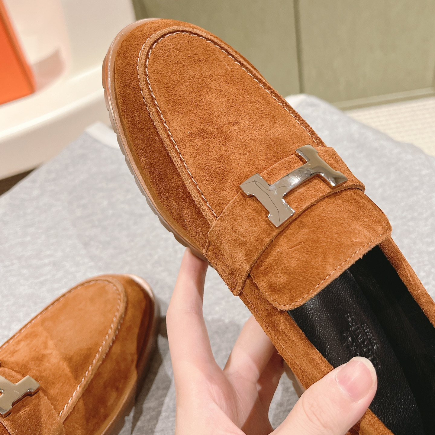 高仿Hermes*H222054ZA3羊京料樂福鞋棕色免檢版
