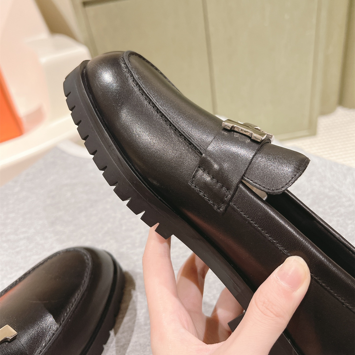 高仿Hermes*H232137Z02小牛皮樂福鞋黑色免檢版