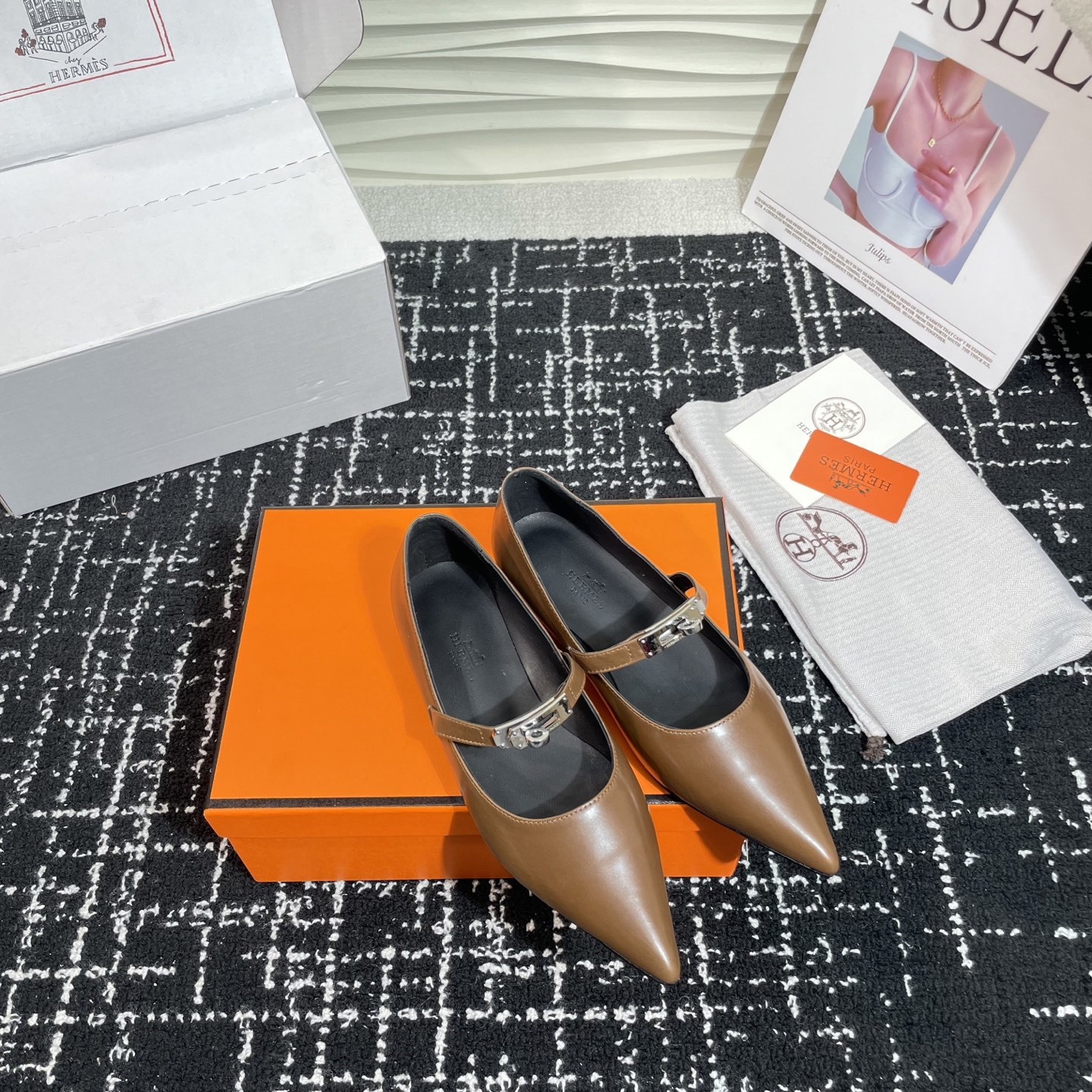 高仿Hermes*Kelly系列H251002Z03小牛皮休閒單鞋木色免檢版