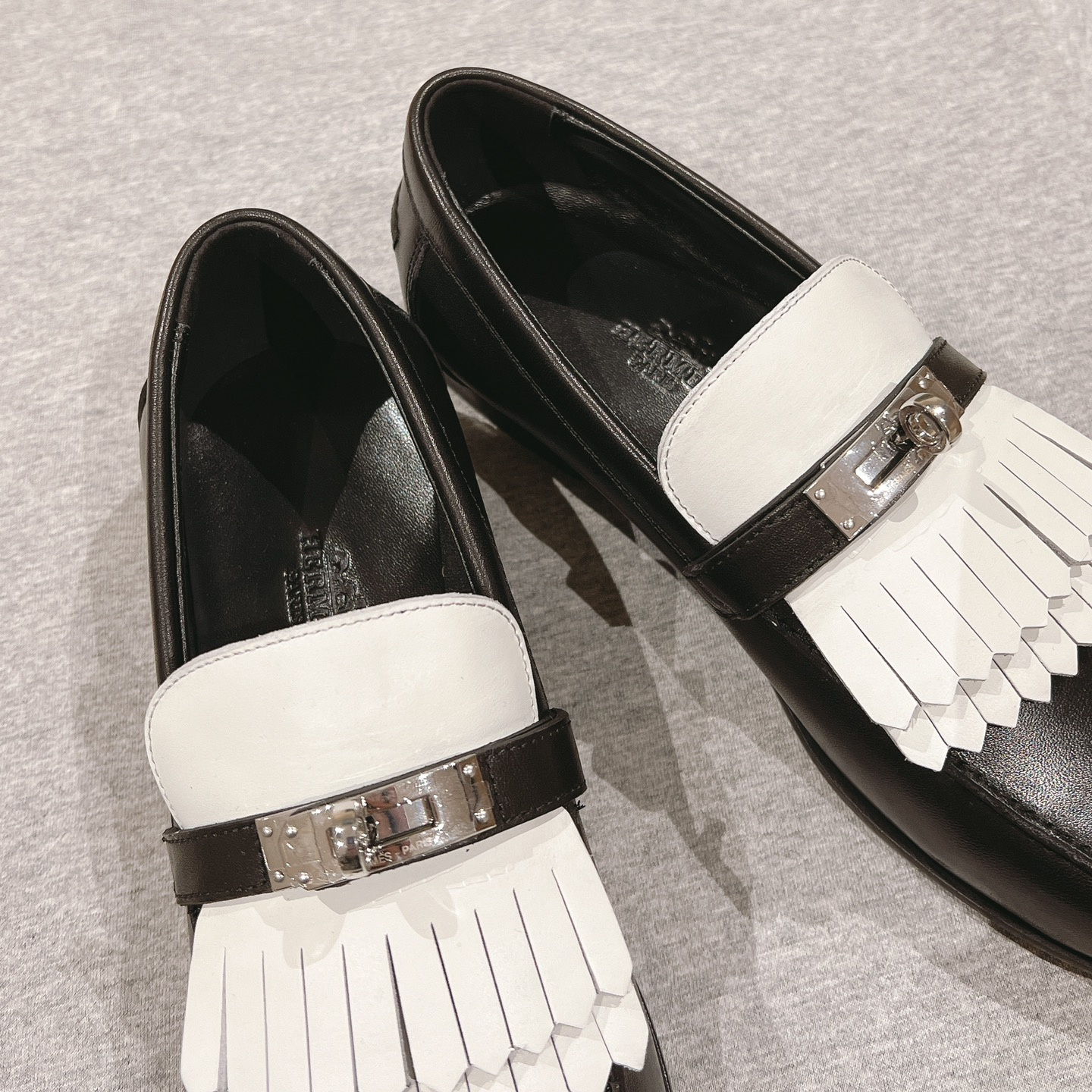 高仿Hermes*H241008Z03小牛皮樂福鞋黑白拼色免檢版