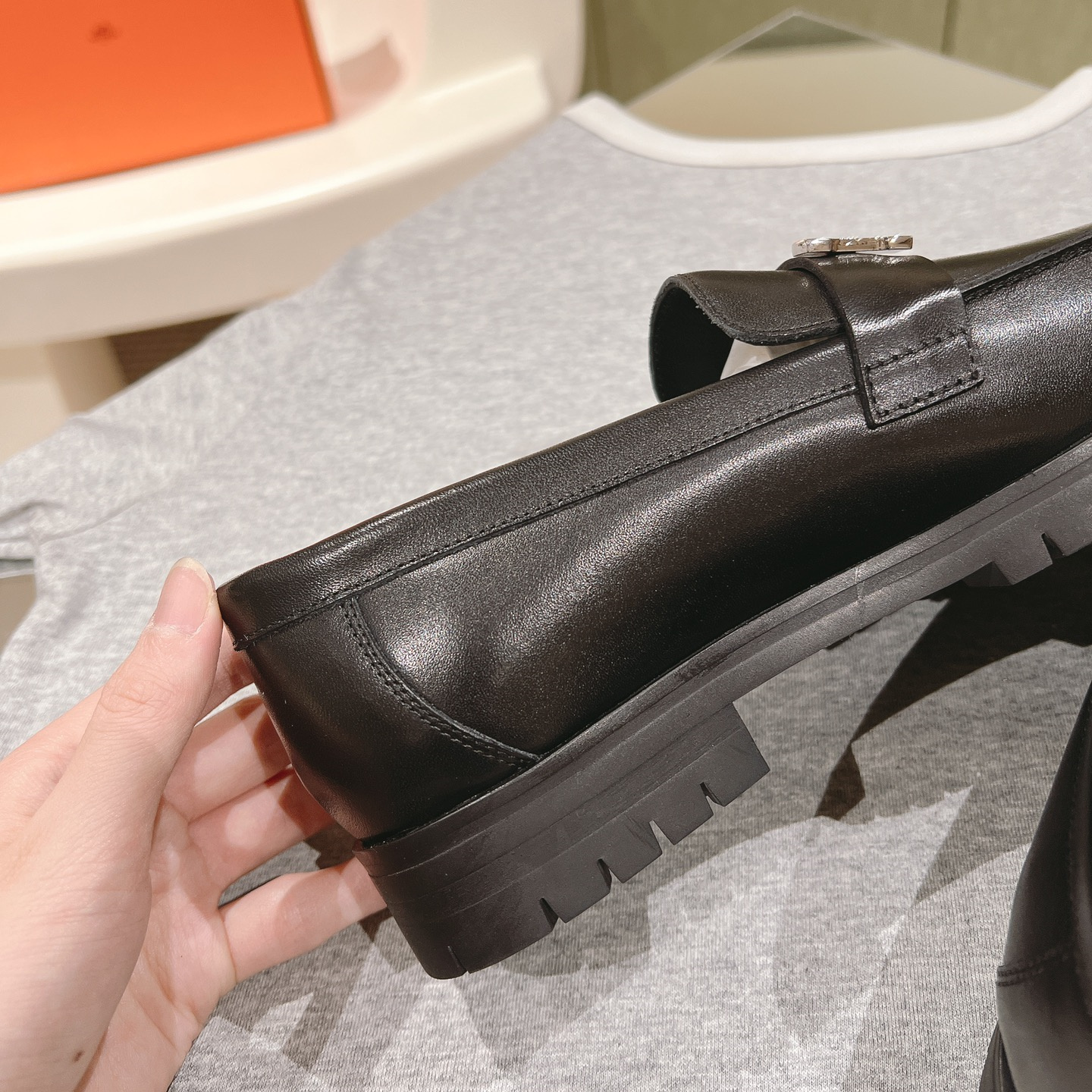 高仿Hermes*H232137Z02小牛皮樂福鞋黑色免檢版