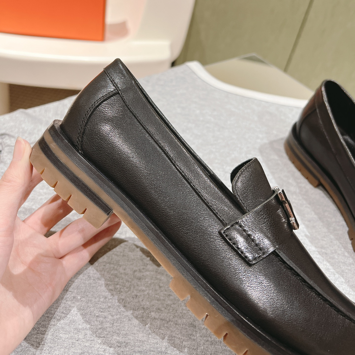 高仿Hermes*H222252Z02小牛皮樂福鞋青木色免檢版