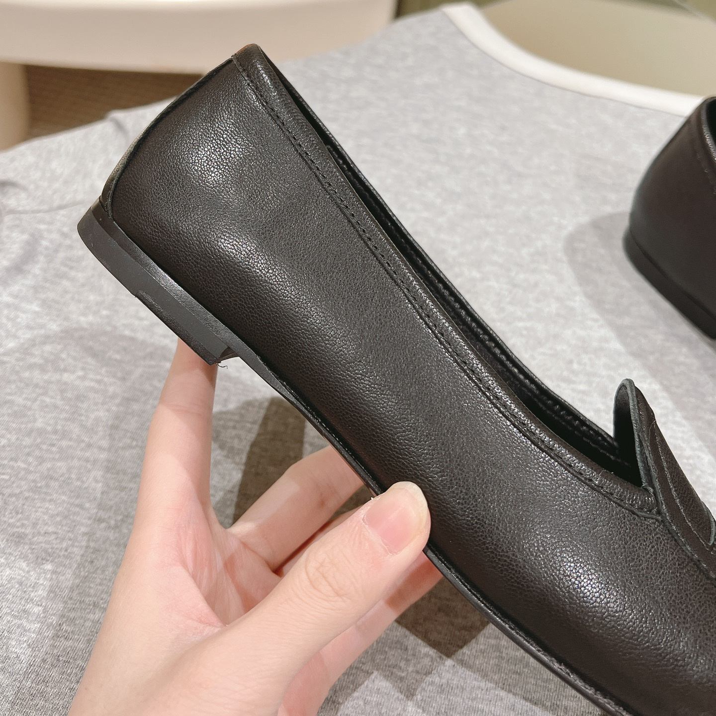 高仿Hermes*H242060Z02山羊皮套腳單鞋黑色免檢版
