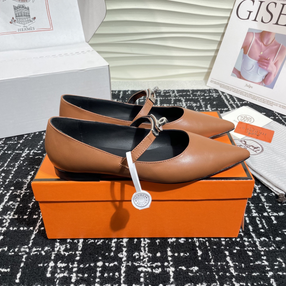 高仿Hermes*Kelly系列H251002Z04小牛皮休閒單鞋棕色免檢版