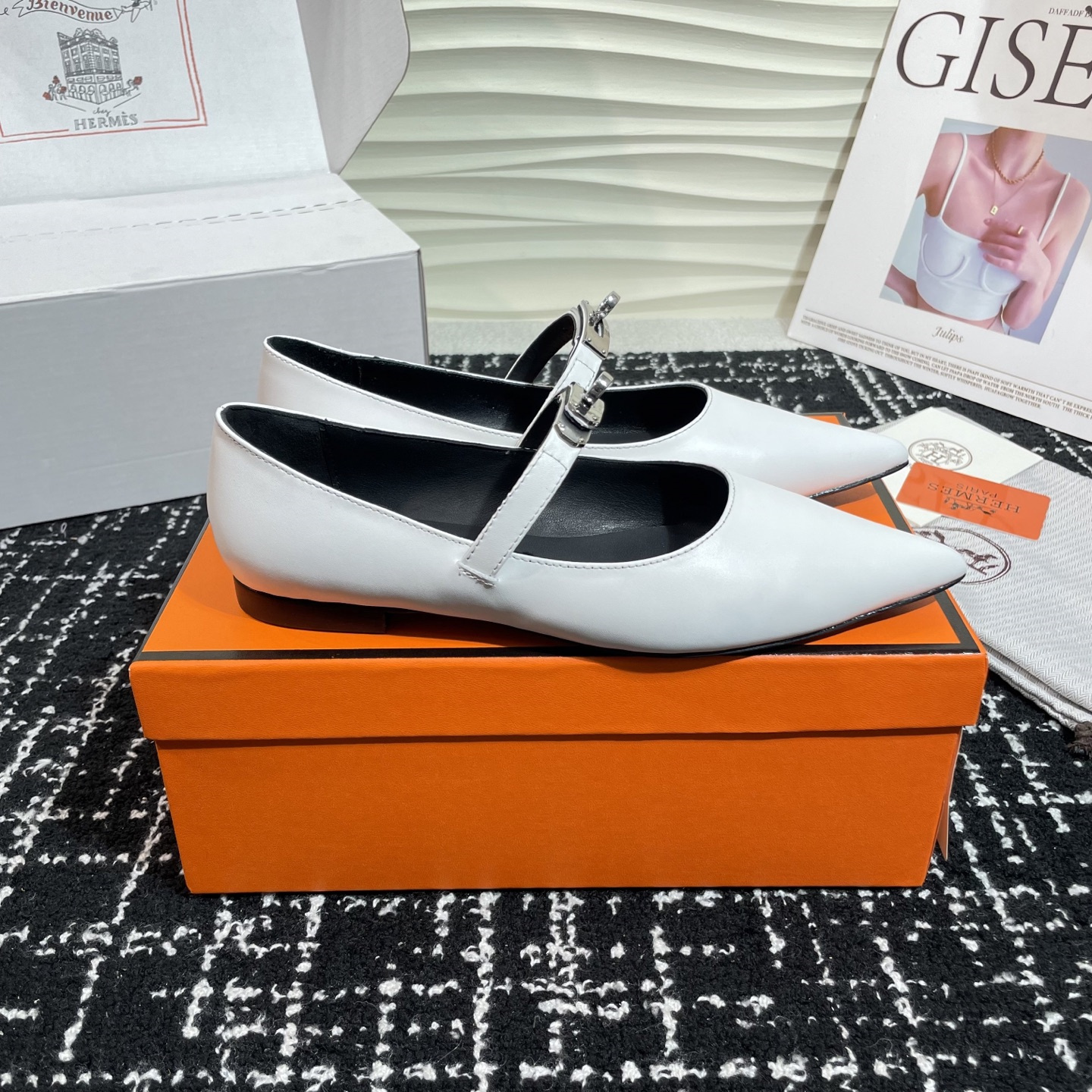 高仿Hermes*Kelly系列H251002Z01小牛皮休閒單鞋白色免檢版