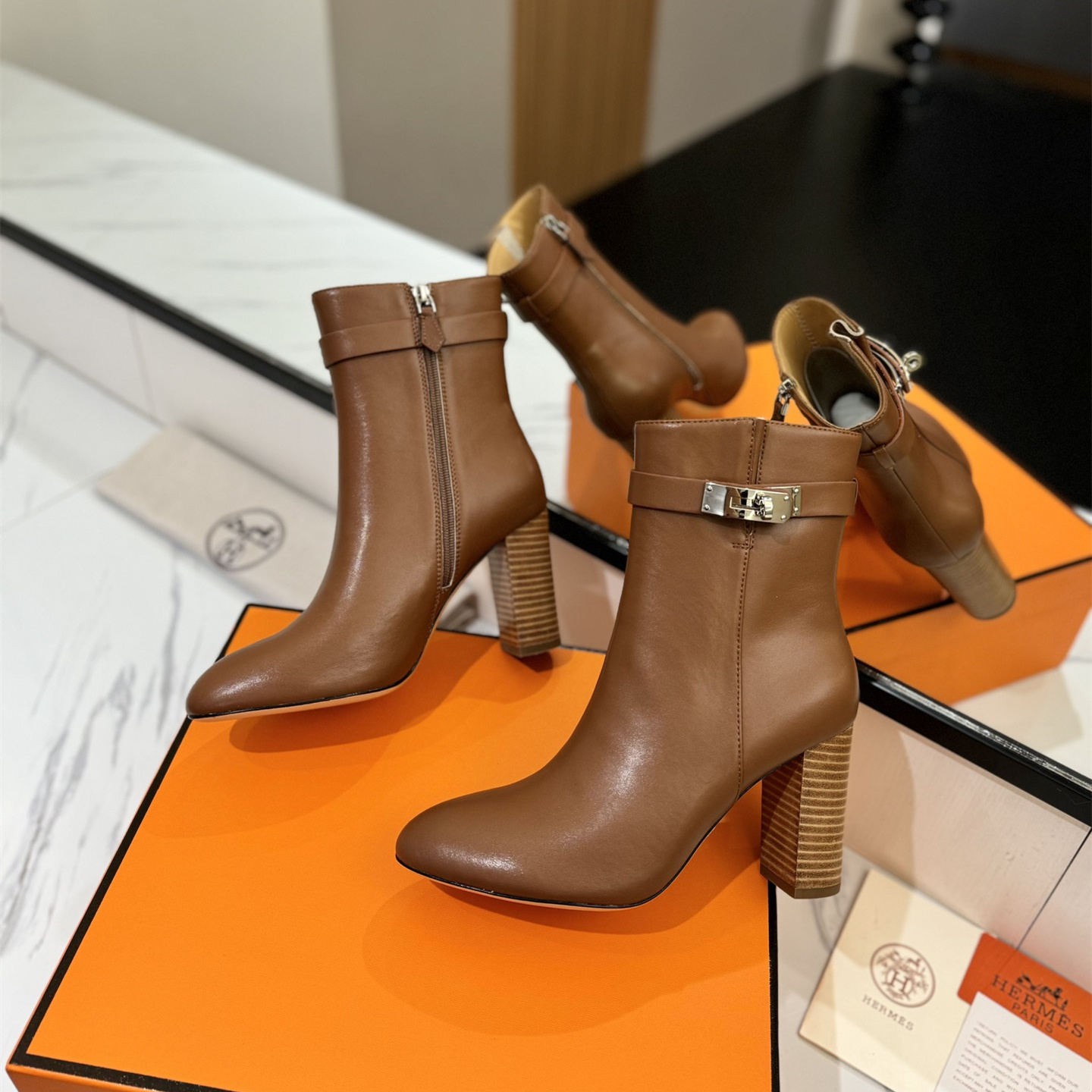 高仿Hermes*H202257ZA3小牛皮高踭短靴棕色8.5CM免檢版