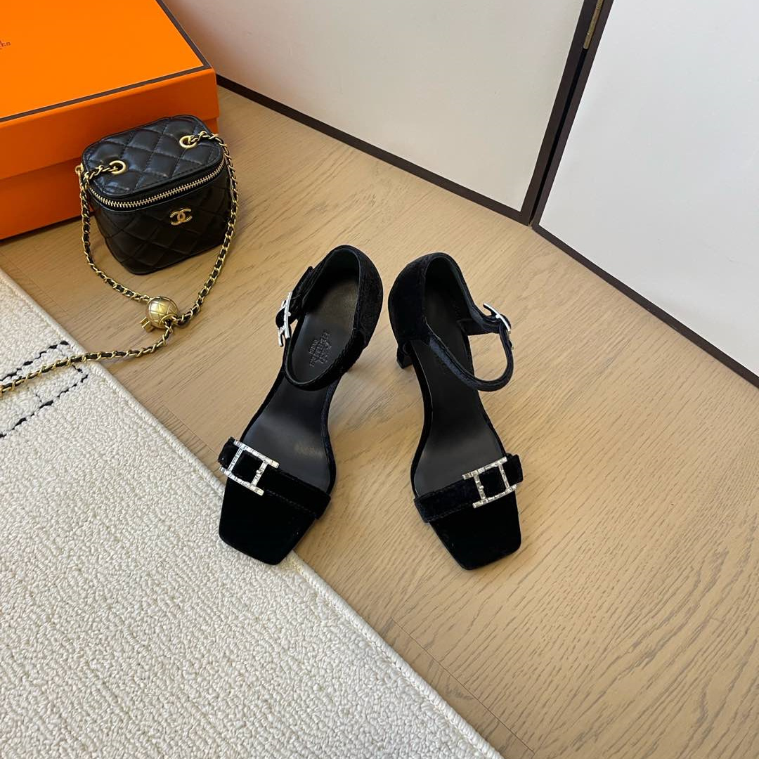 高仿Hermes*Judy系列H242025Z023露趾涼鞋天鵝絨10.5CM黑色免檢版