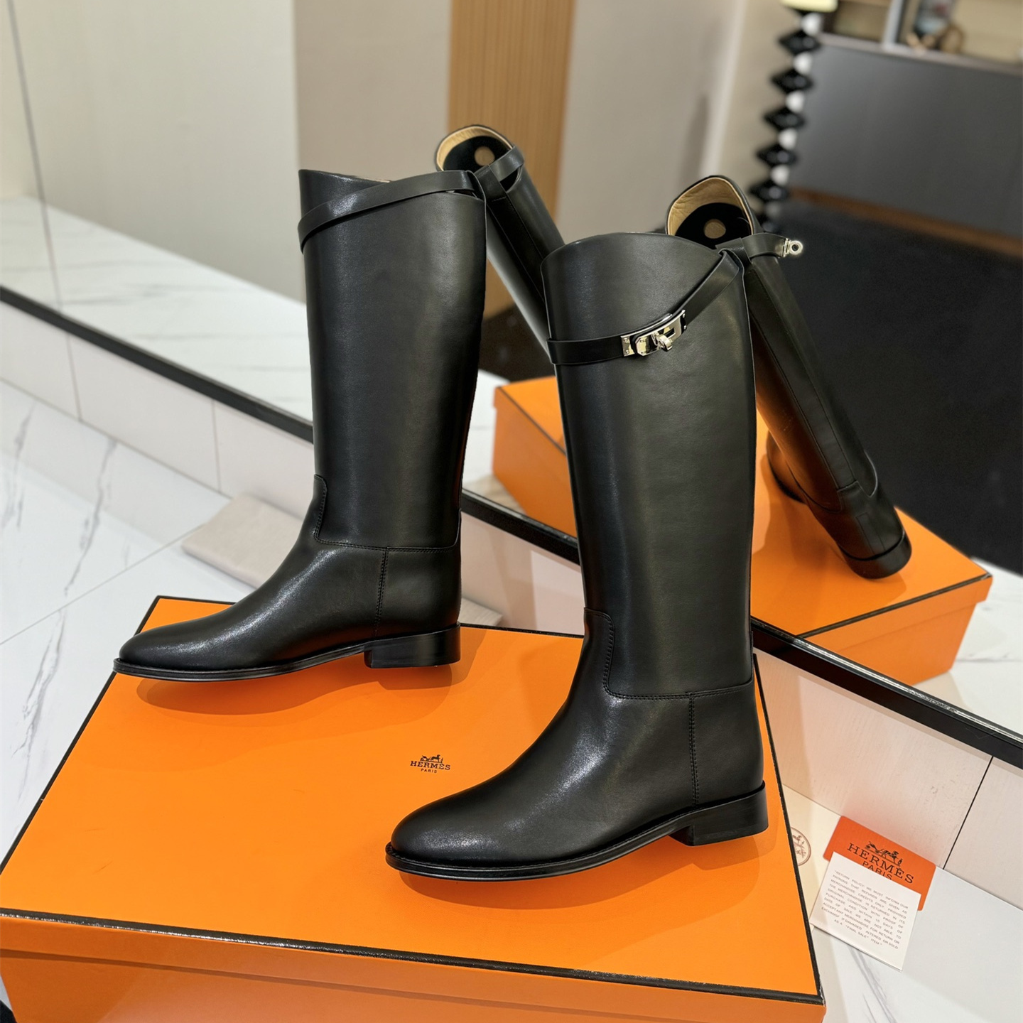 高仿Hermes*H042138Z01小牛皮高筒靴黑色免檢版