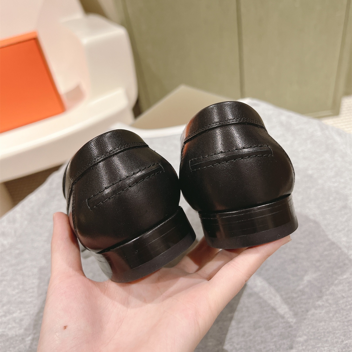 高仿Hermes*H241008Z02小牛皮樂福鞋黑色免檢版
