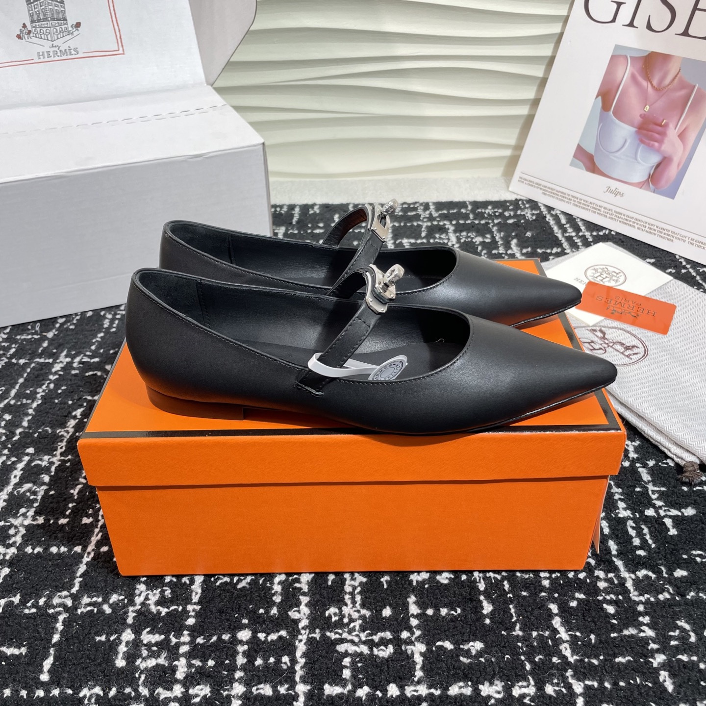 高仿Hermes*Kelly系列H251002Z02小牛皮休閒單鞋黑色免檢版