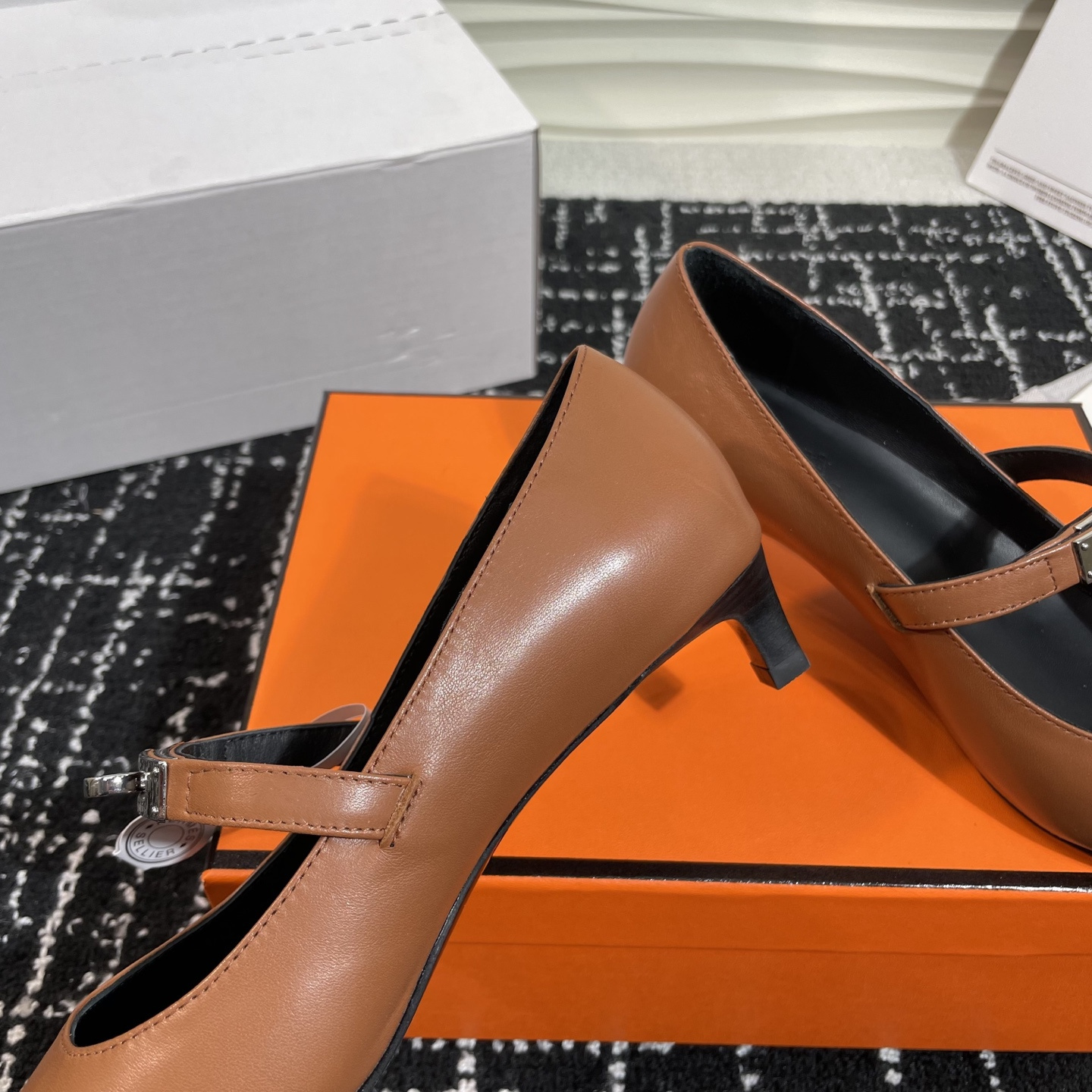 高仿Hermes*Kelly系列H251007Z04小牛皮高踭鞋棕色4CM免檢版
