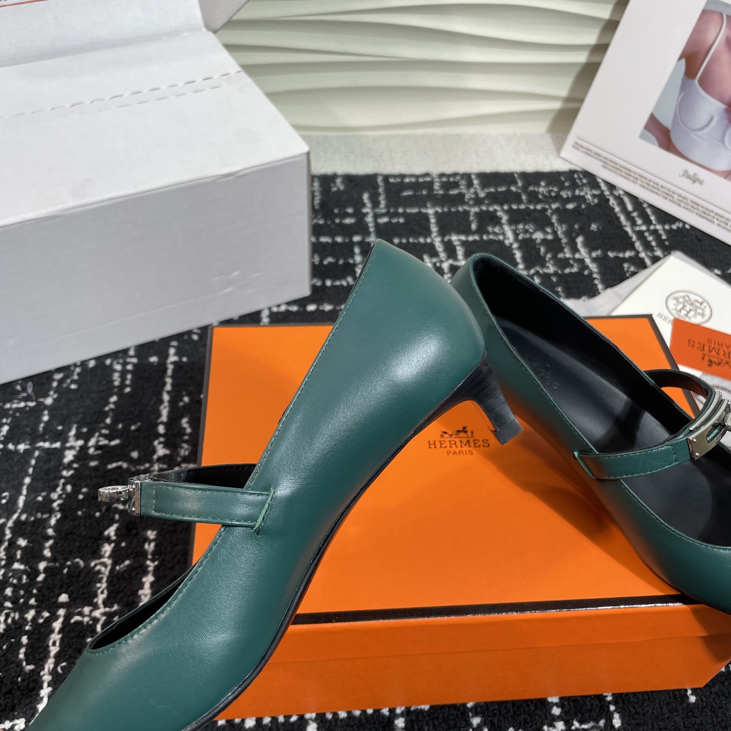高仿Hermes*Kelly系列H251007Z05小牛皮高踭鞋祖母綠4CM免檢版
