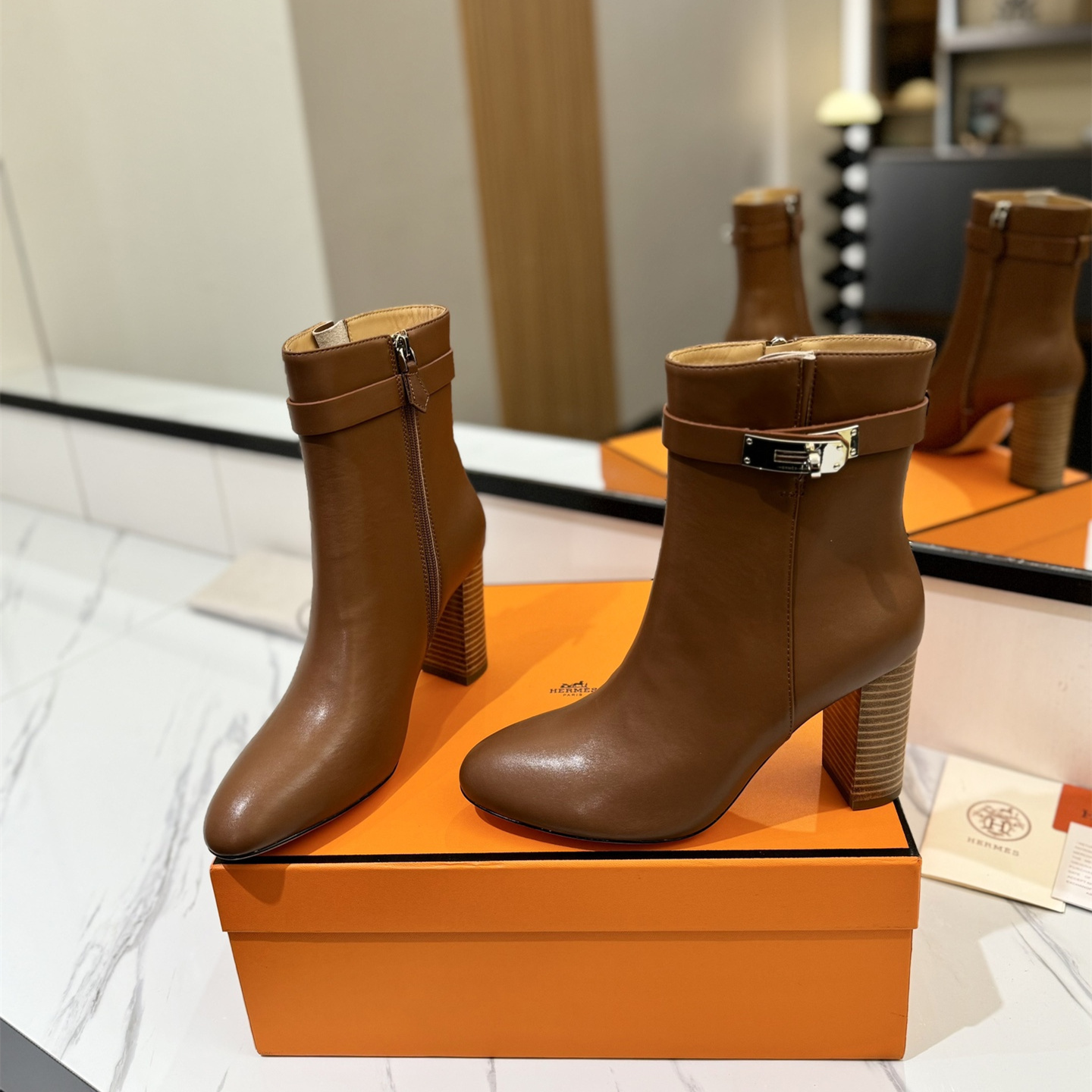 高仿Hermes*H202257ZA3小牛皮高踭短靴棕色8.5CM免檢版