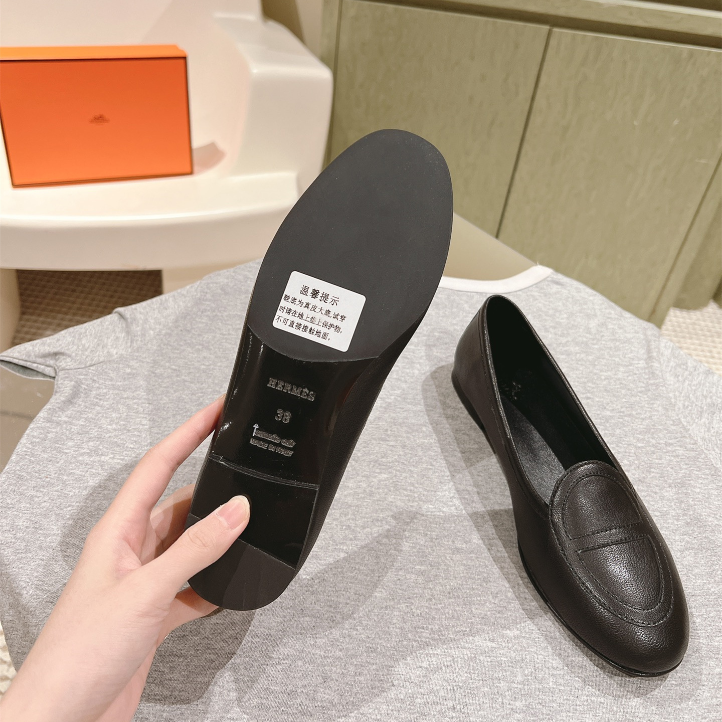 高仿Hermes*H242060Z02山羊皮套腳單鞋黑色免檢版