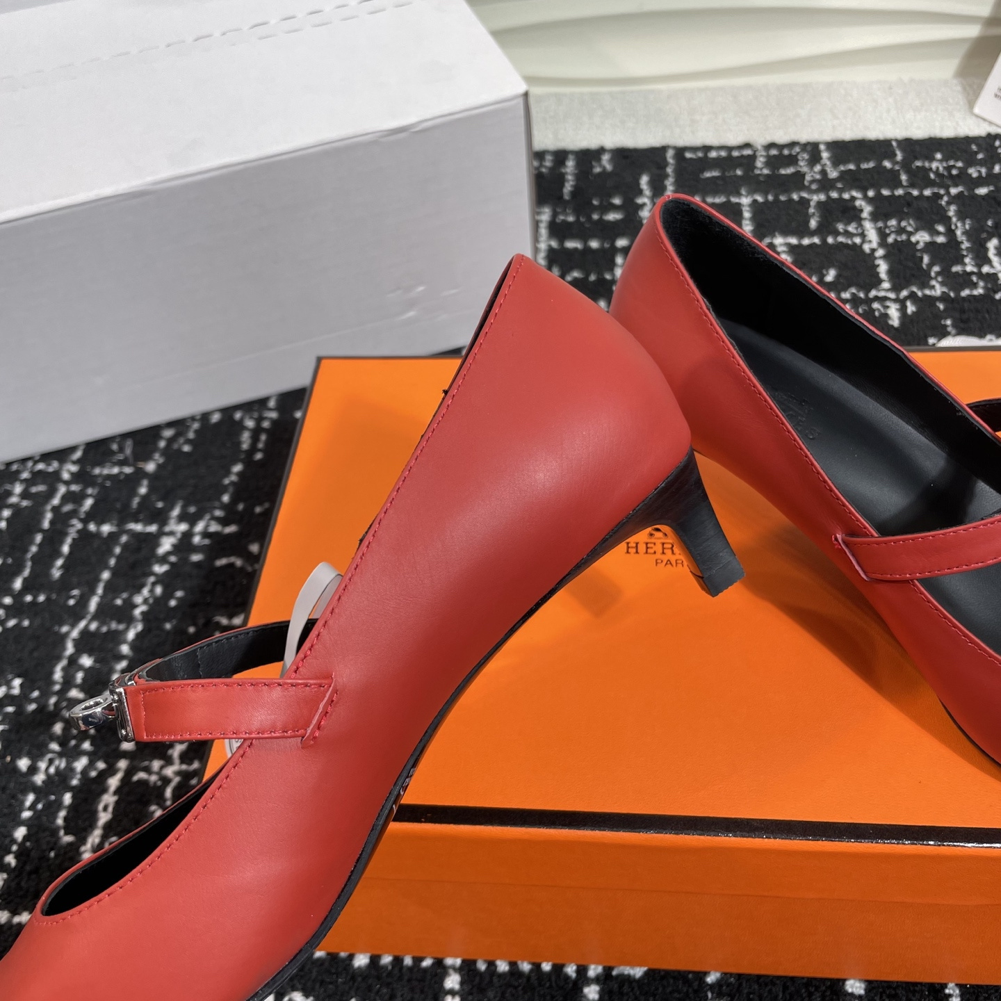 高仿Hermes*Kelly系列H251007Z06小牛皮高踭鞋紅色4CM免檢版