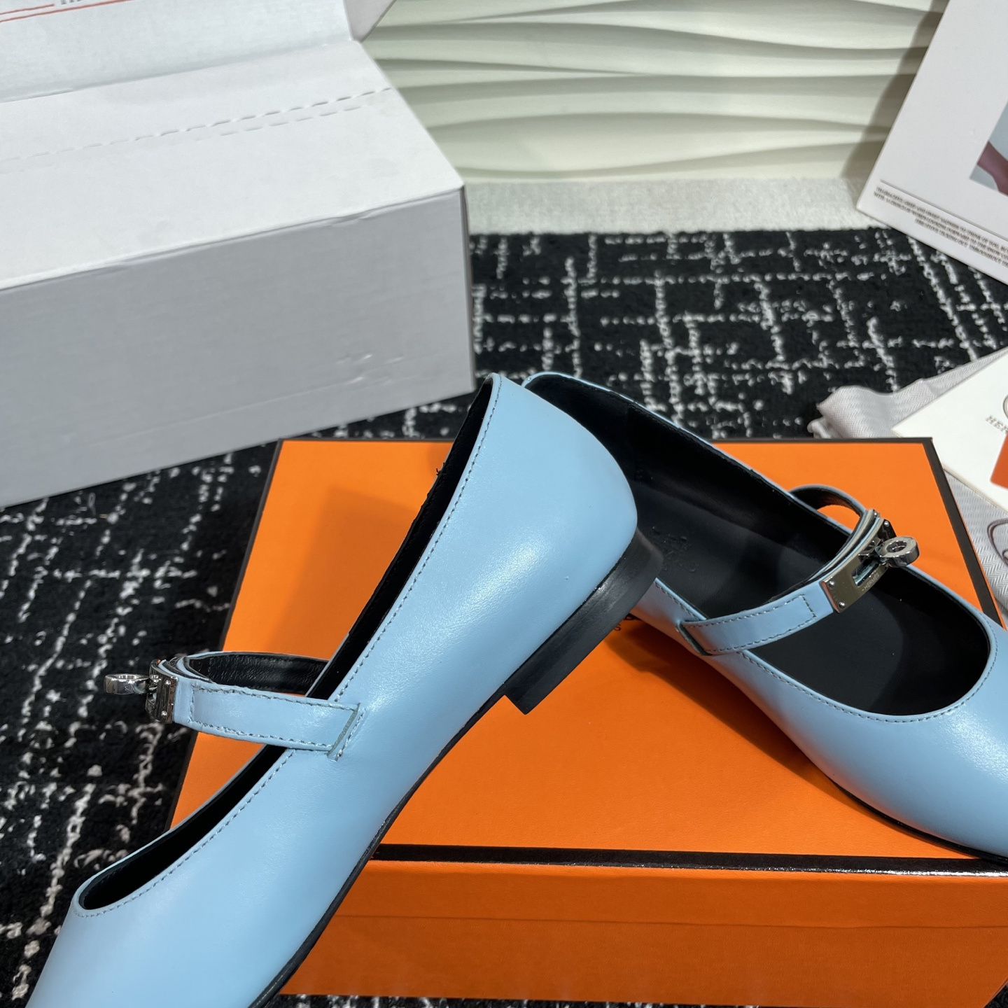 高仿Hermes*Kelly系列H251002Z07小牛皮休閒單鞋藍色免檢版