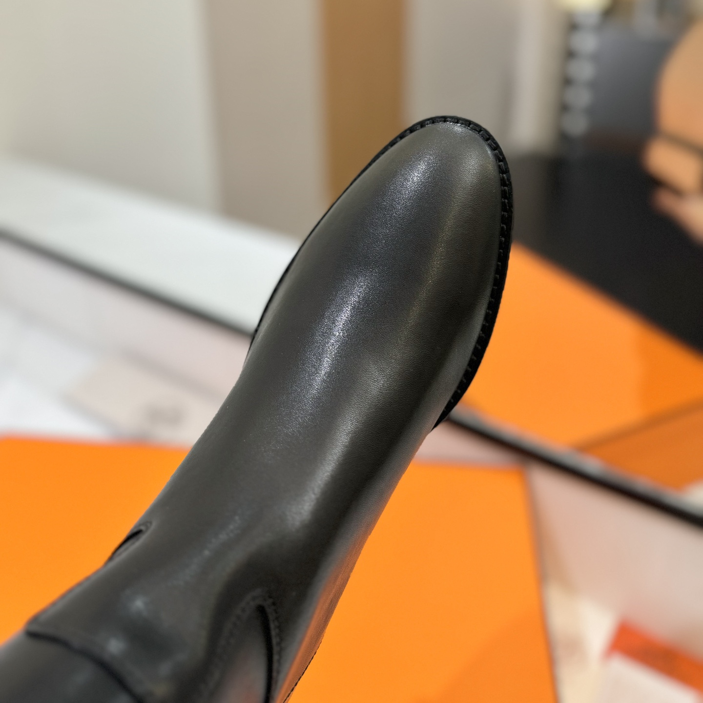 高仿Hermes*H042138Z01小牛皮高筒靴黑色免檢版