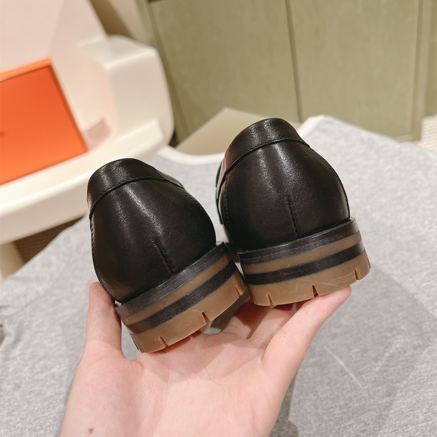 高仿Hermes*H222252Z02小牛皮樂福鞋青木色免檢版