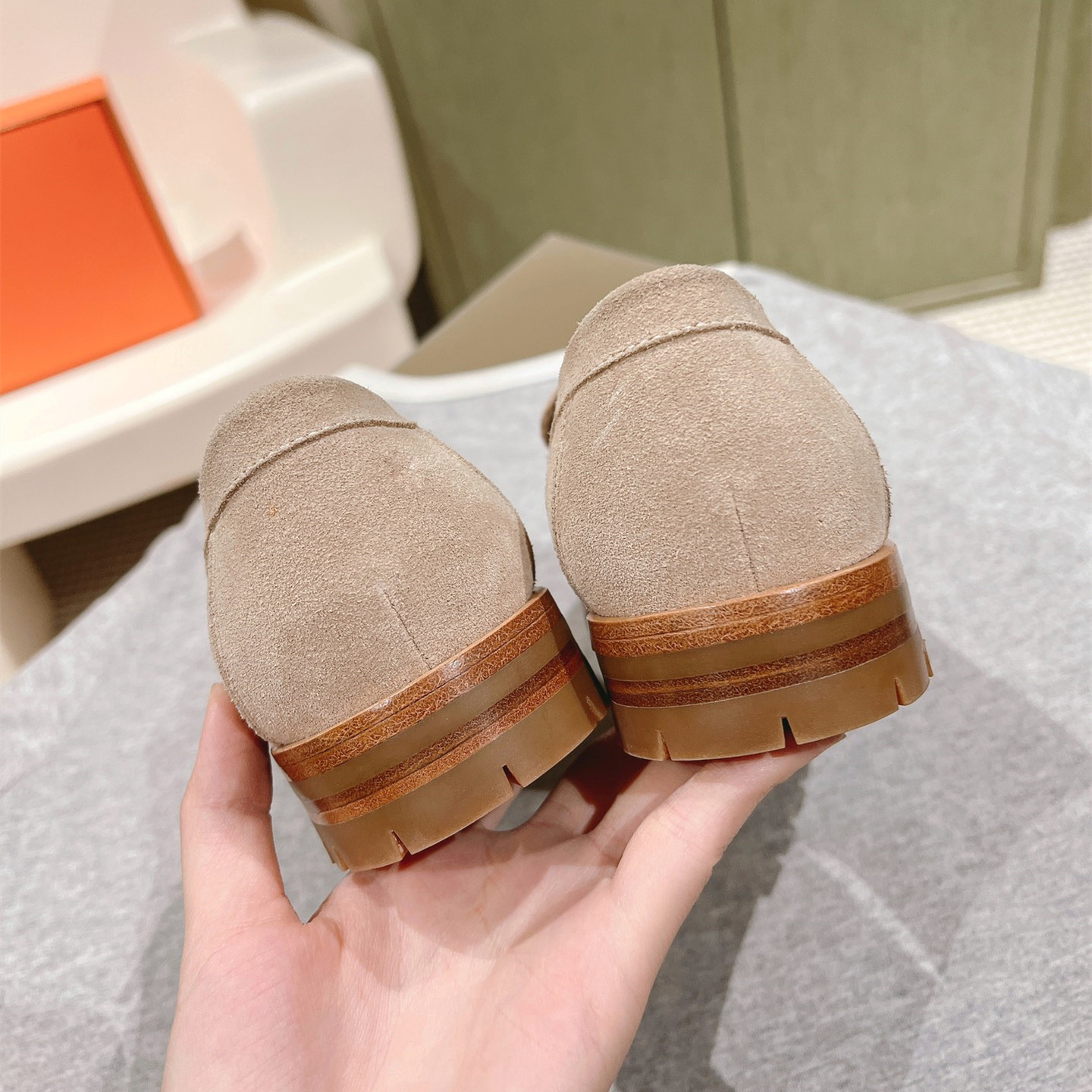 高仿Hermes*H222054ZD1羊京料樂福鞋沙色免檢版