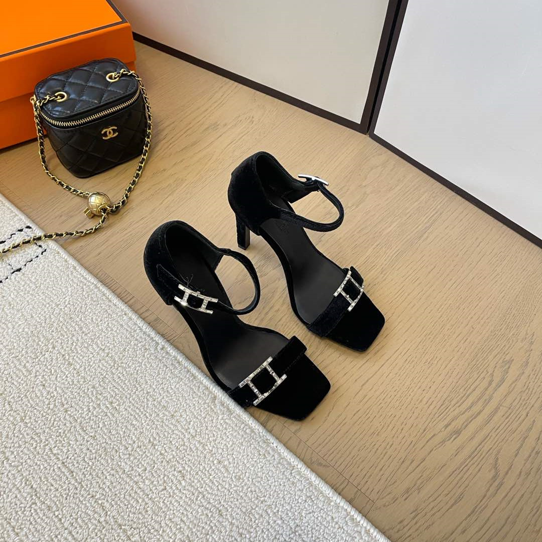 高仿Hermes*Judy系列H242025Z023露趾涼鞋天鵝絨10.5CM黑色免檢版
